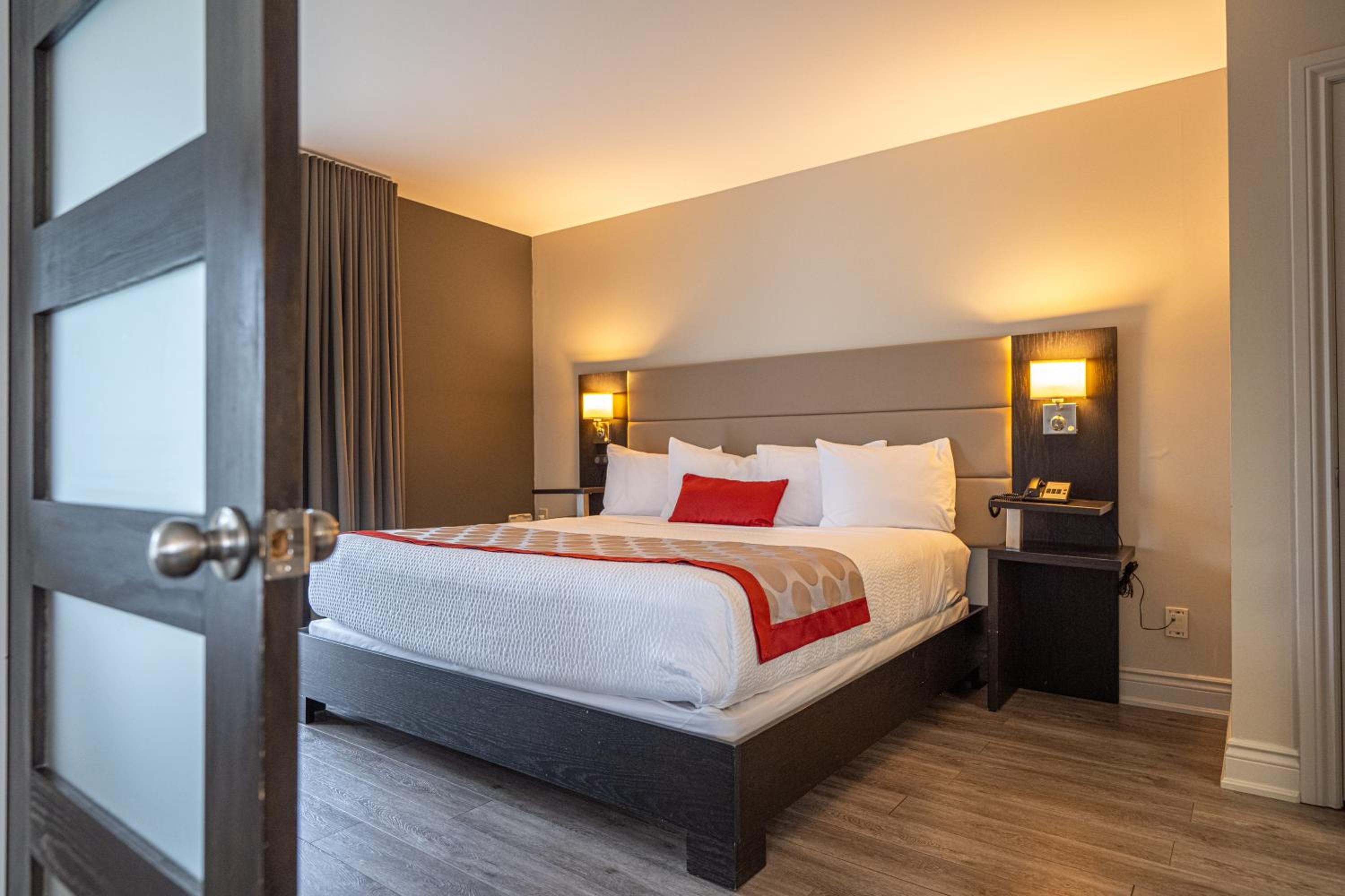1 King Bed, Studio Suite, Water Front, Non-Smoking - Photo 5