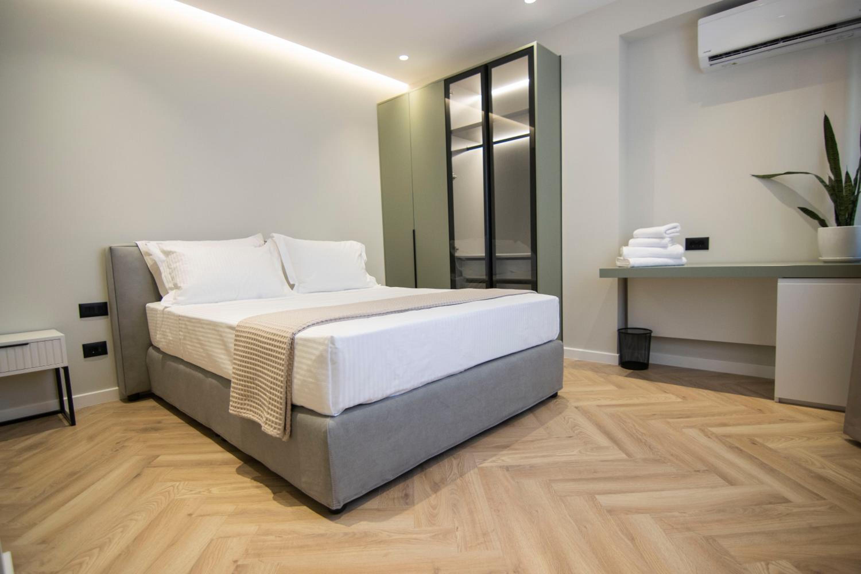 Deluxe King Room photo 3