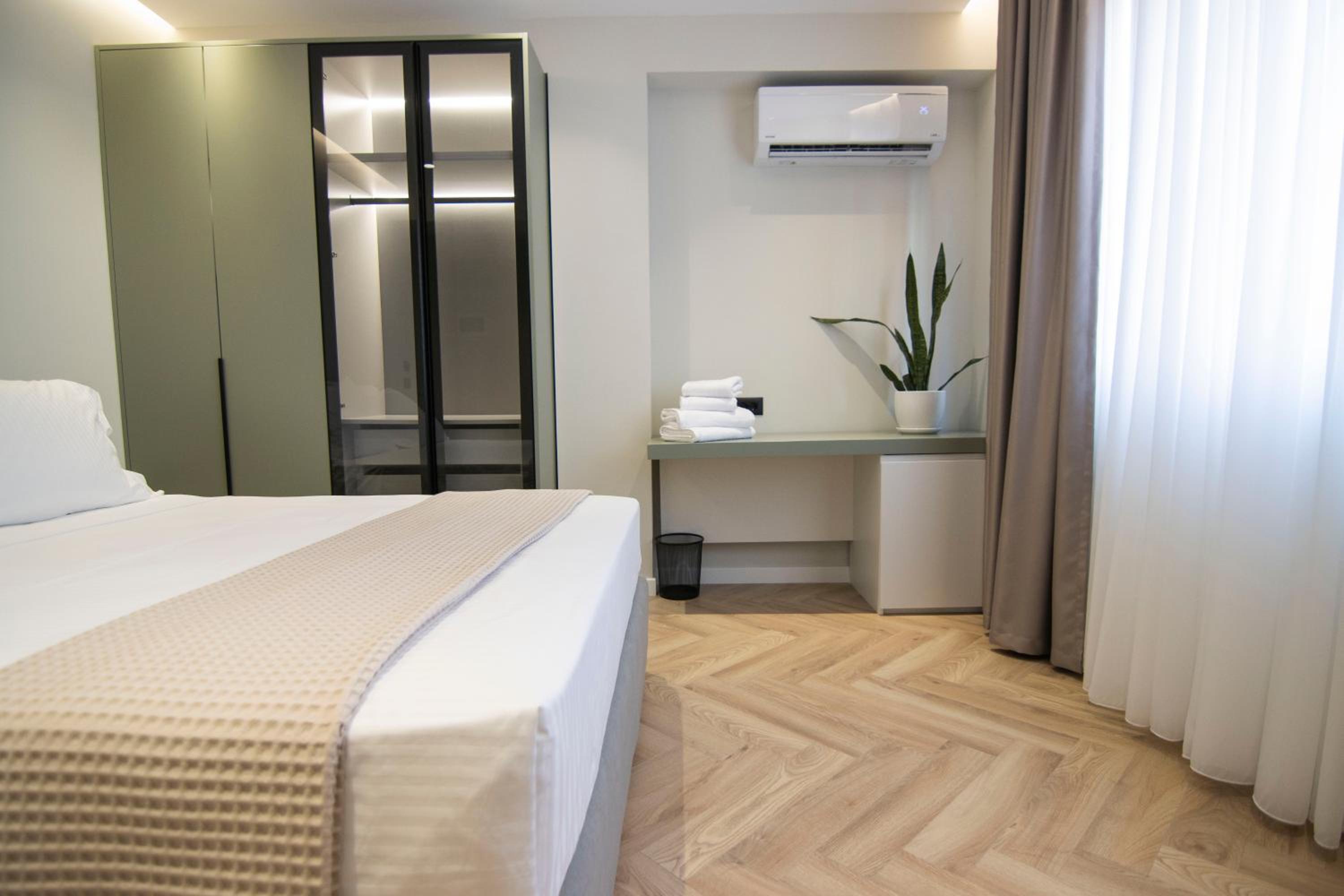 Deluxe King Room photo 2