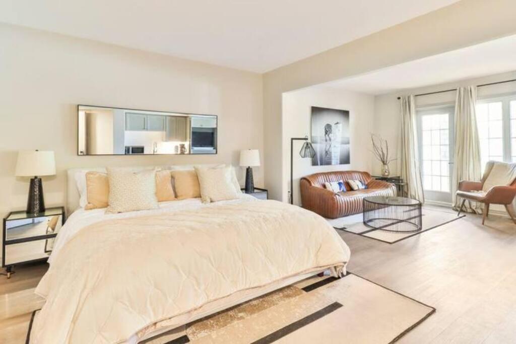 Studio Apartment With King Bed
