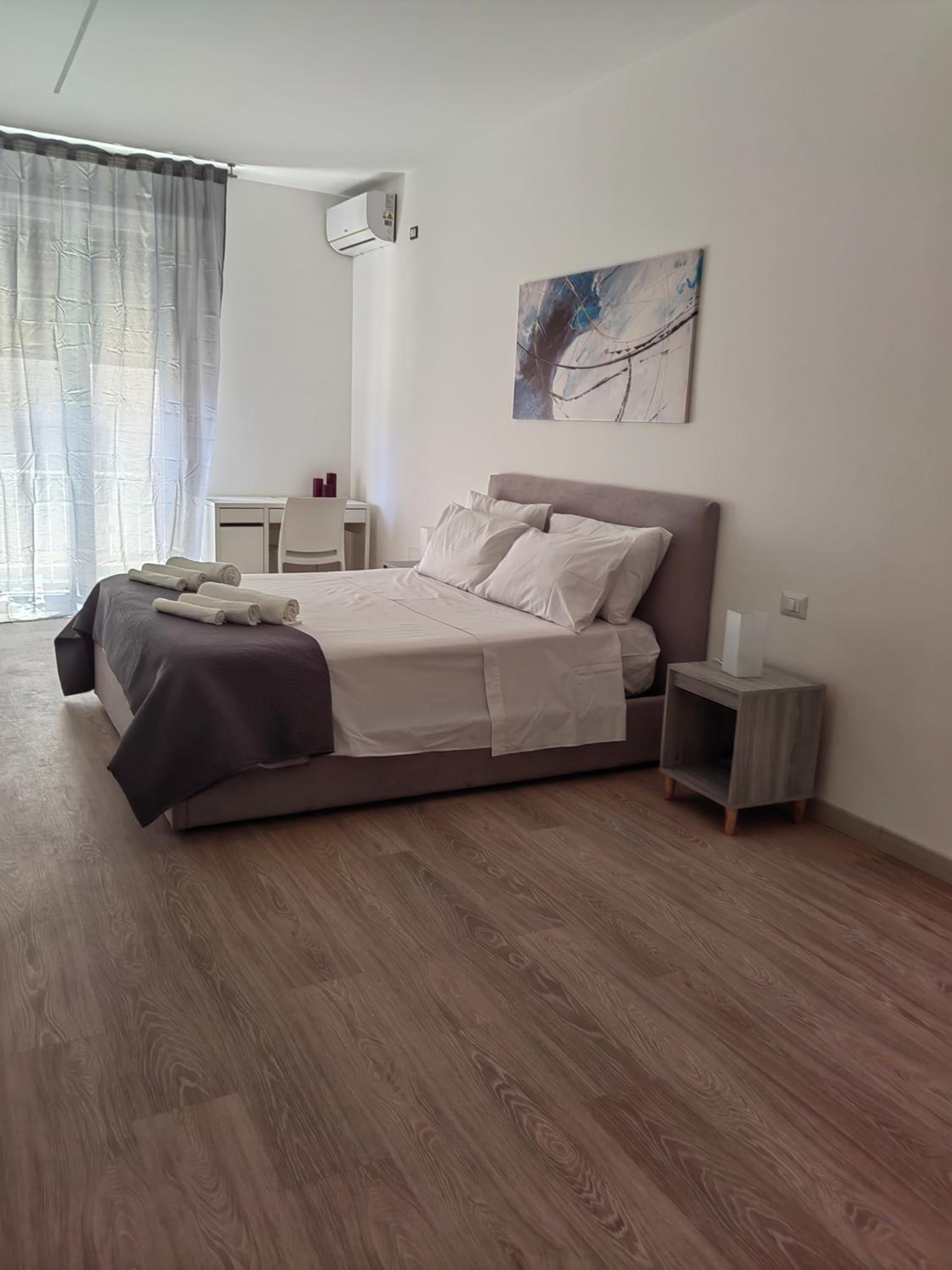 One-Bedroom Apartment photo 3