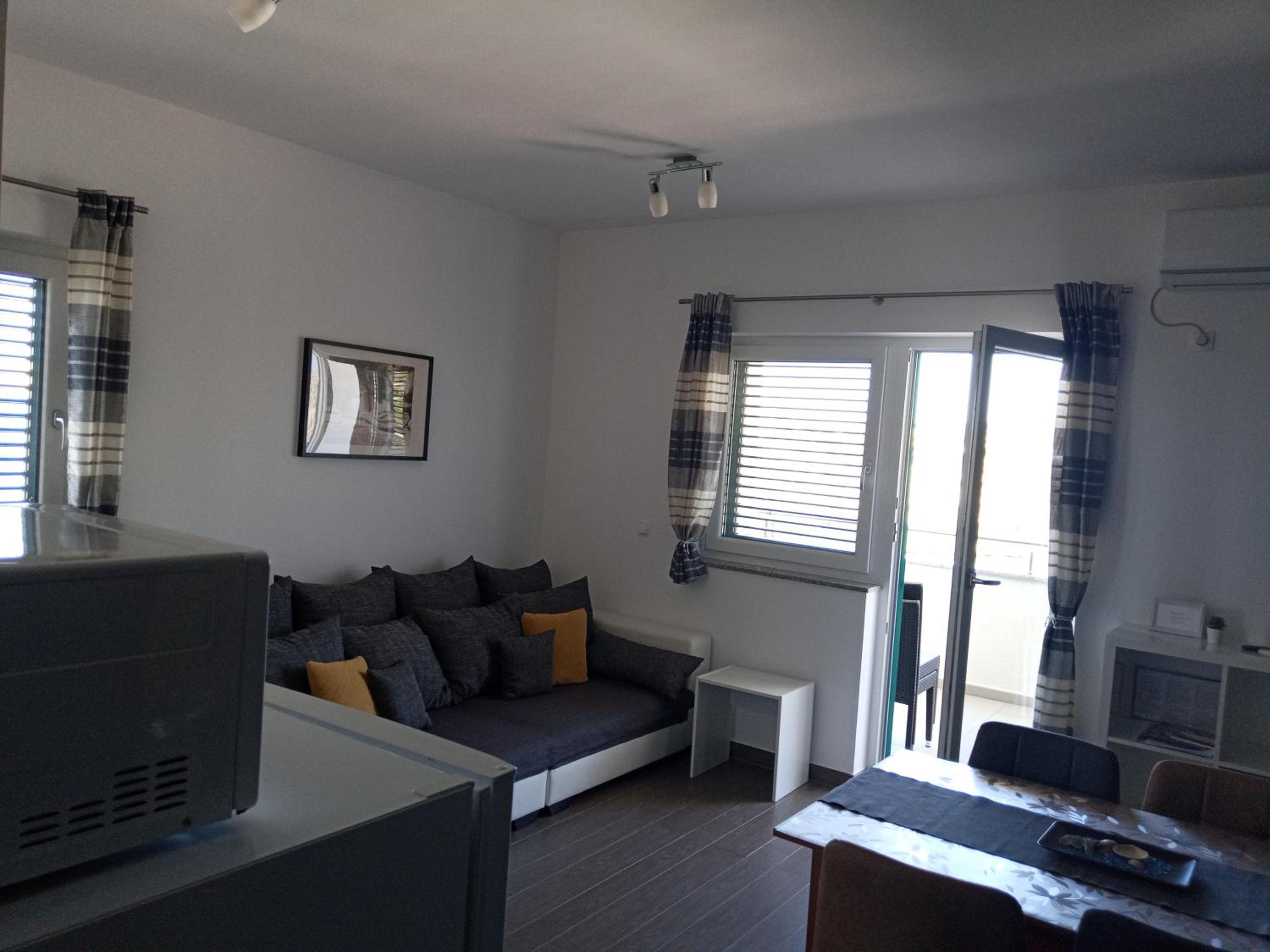 Apartment with Terrace - Photo 13