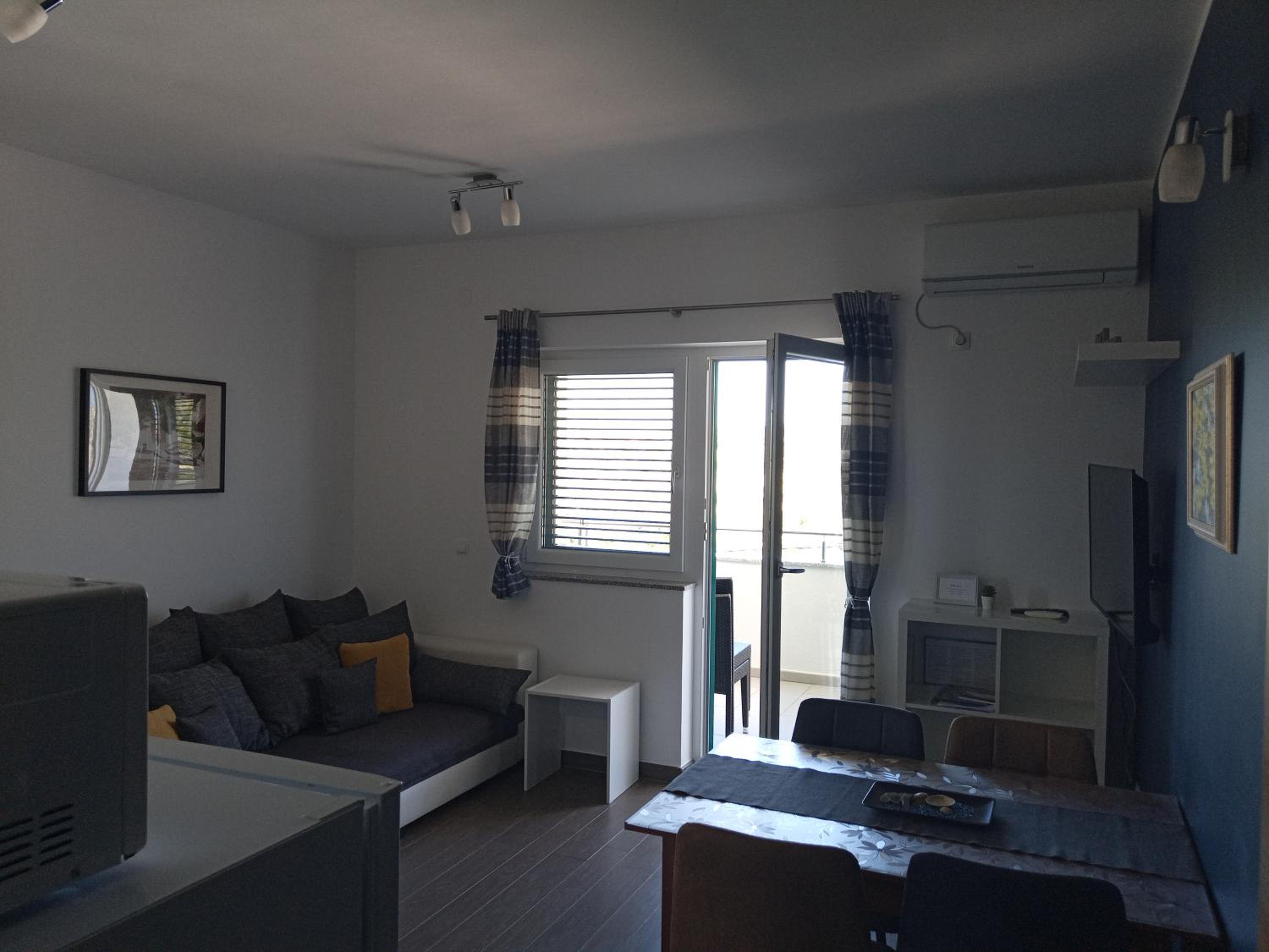 Apartment with Terrace - Photo 15