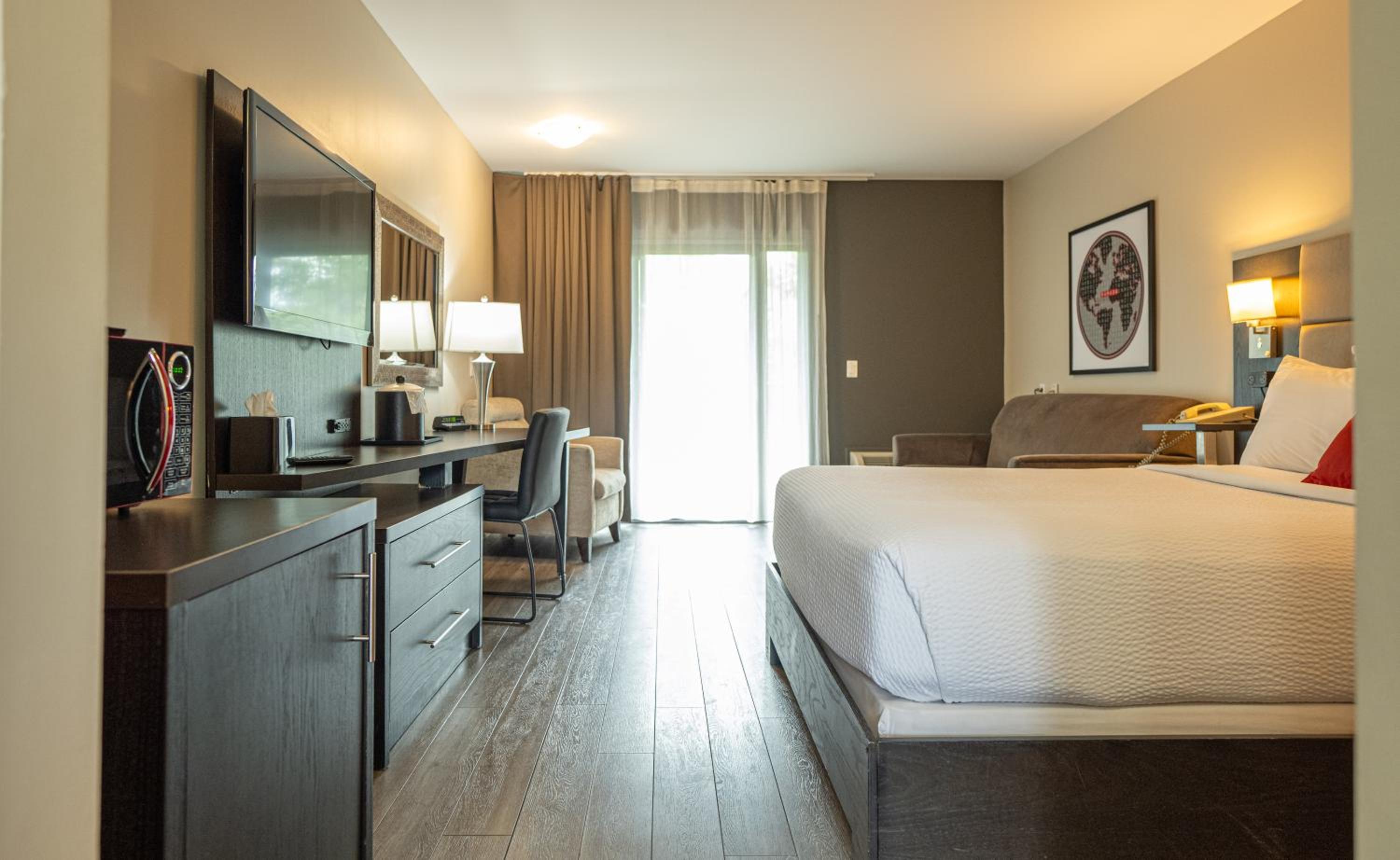 1 Queen Bed, Deluxe Room, Water Front, Non-Smoking - Photo 4