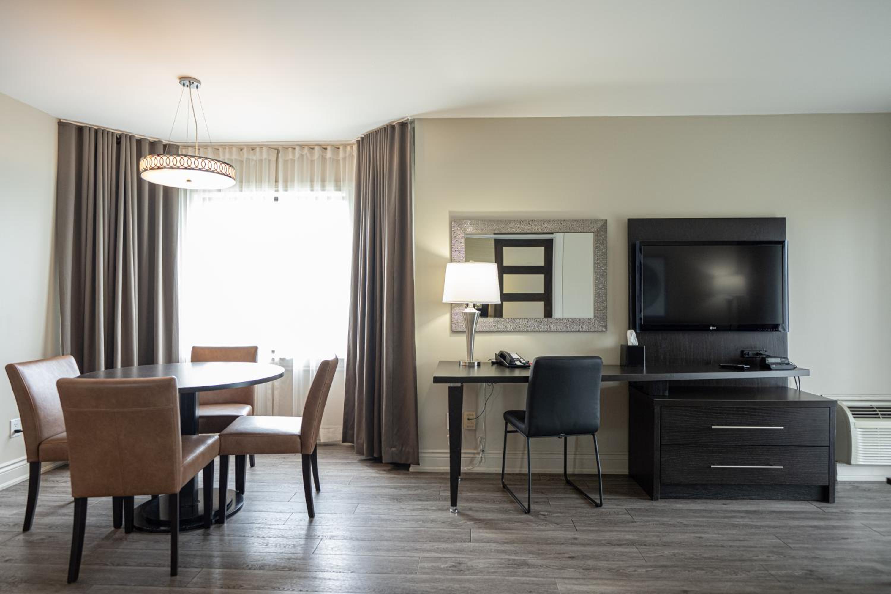 1 King Bed, Studio Suite, Water Front, Non-Smoking - Photo 15