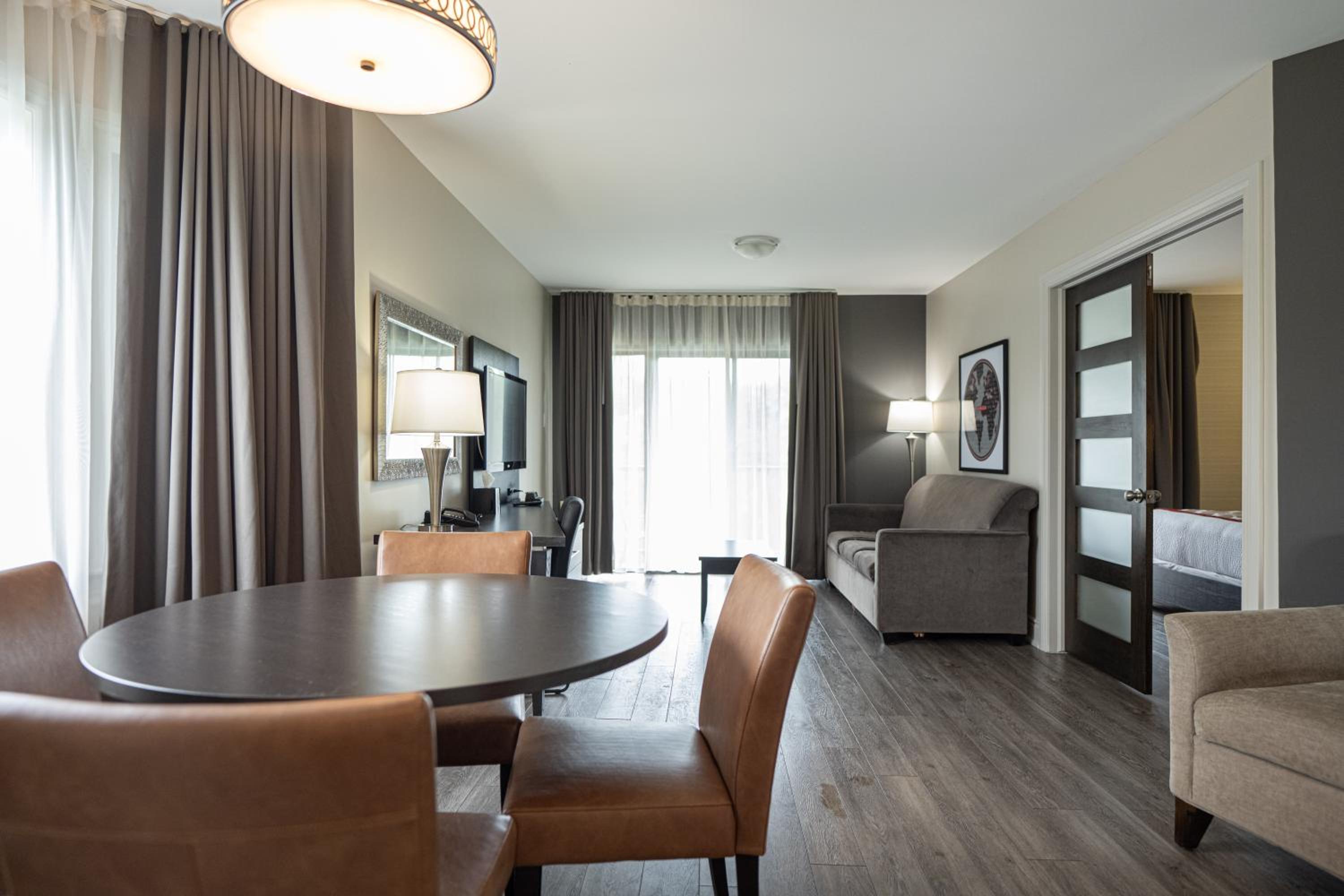 1 King Bed, Studio Suite, Water Front, Non-Smoking - Photo 10