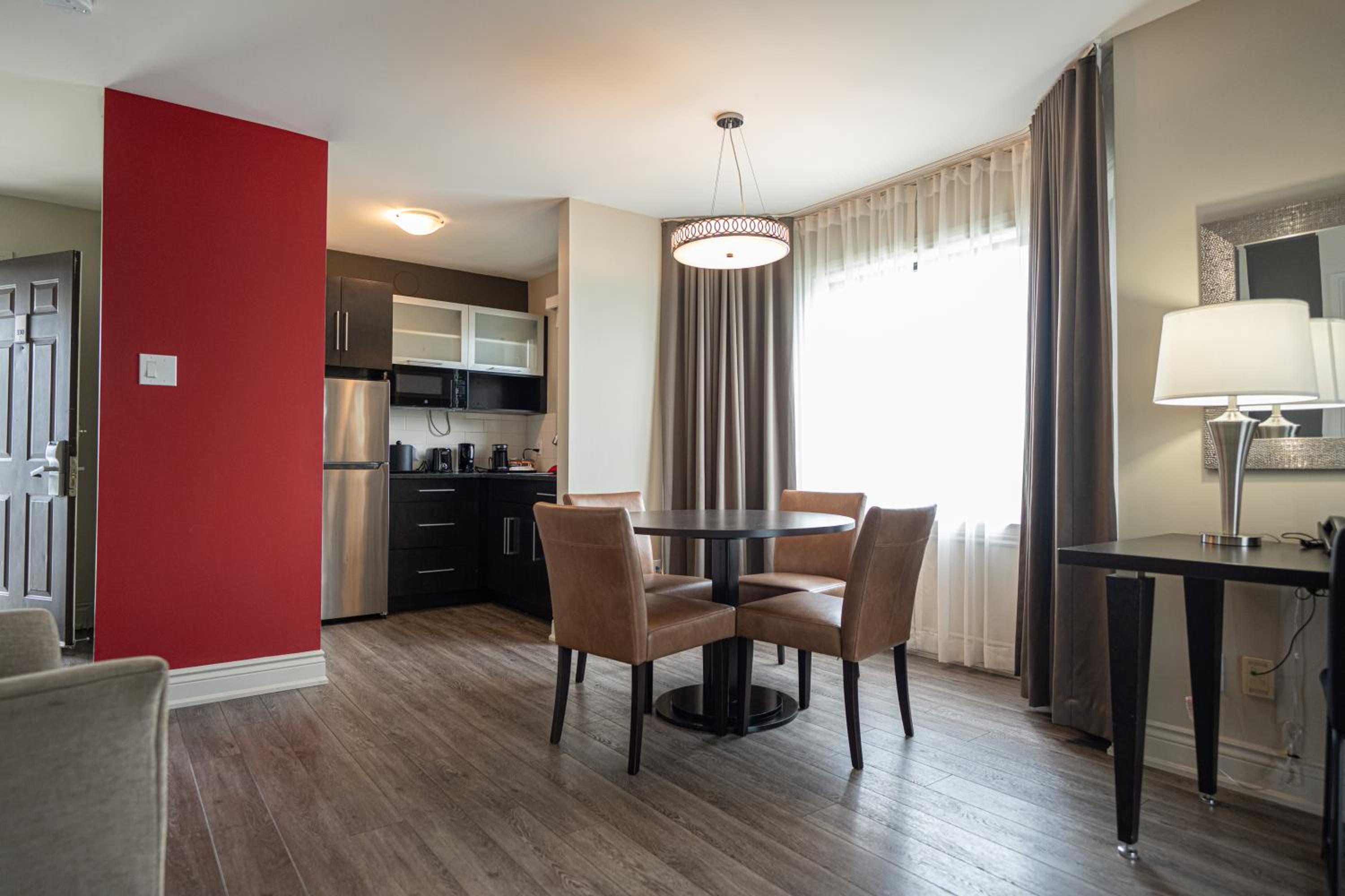 1 King Bed, Studio Suite, Water Front, Non-Smoking - Photo 9