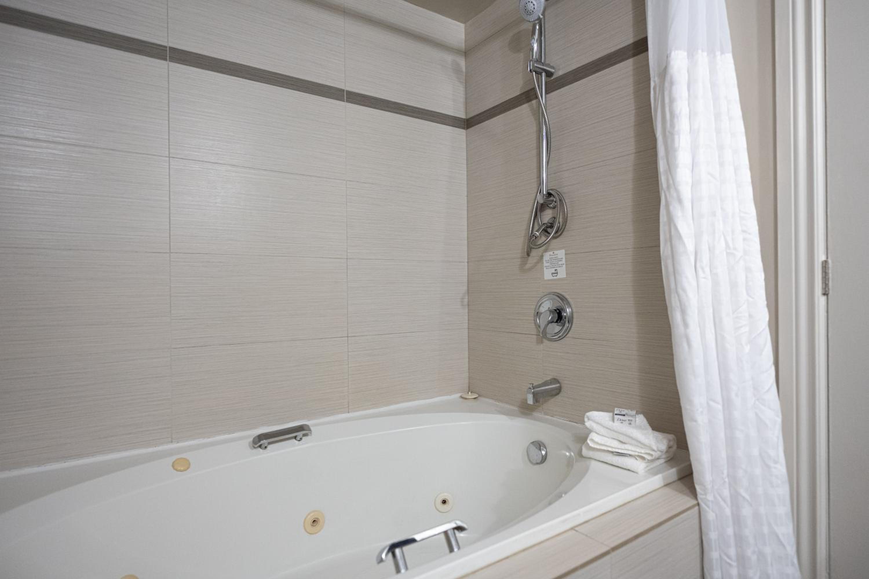 1 King Bed, Studio Suite, Water Front, Non-Smoking - Photo 7