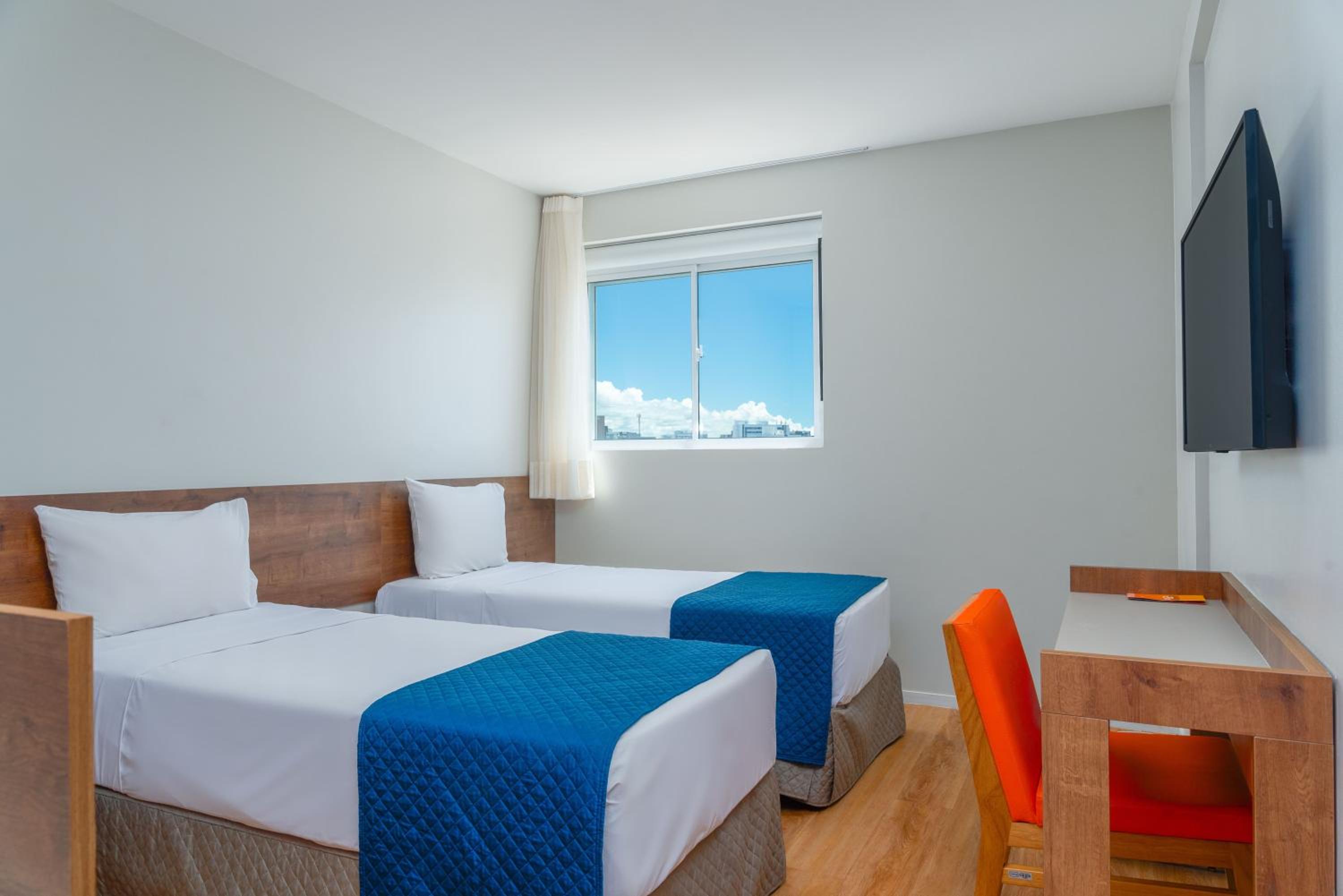 Standard Twin Room - Photo 2