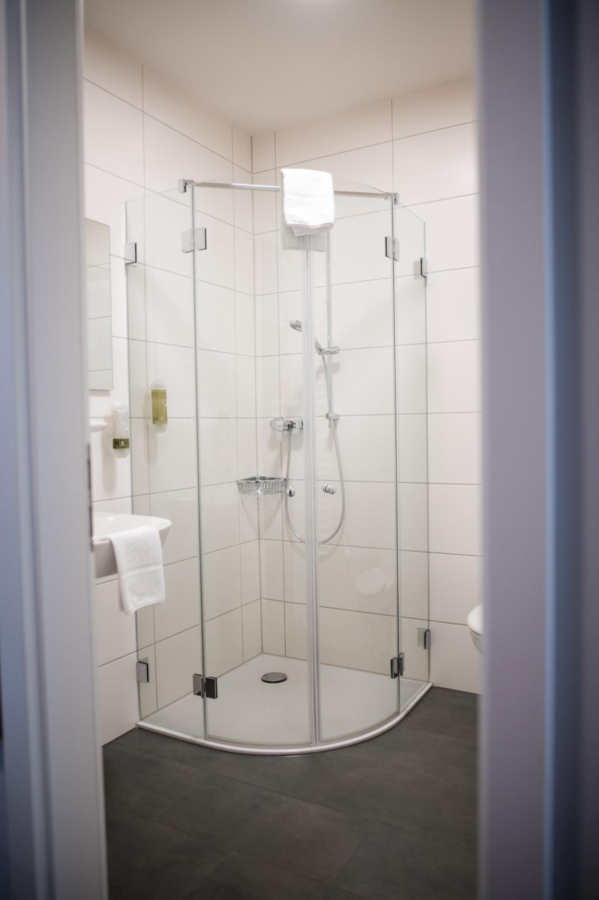 Double Room with Private Bathroom - Photo 19