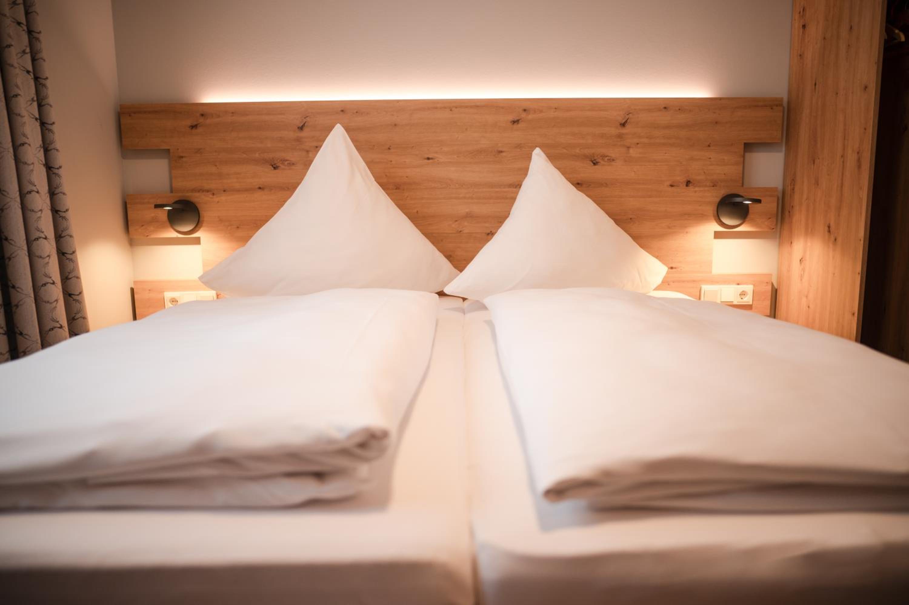 Double Room with Private Bathroom - Photo 10