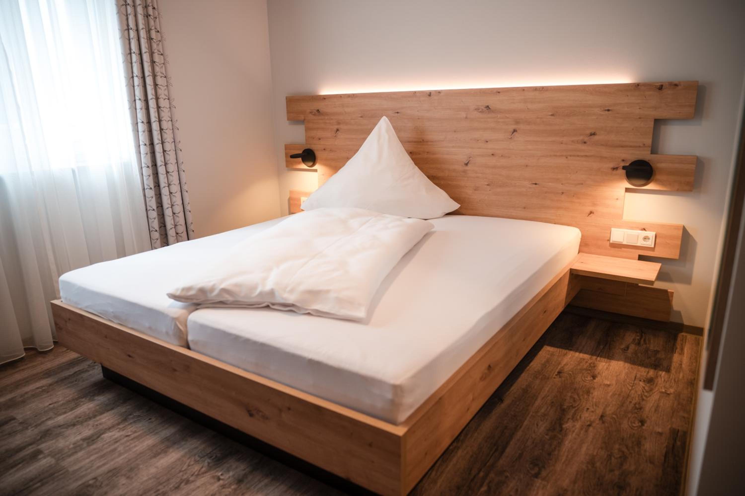 Single Room with Private Bathroom photo 2