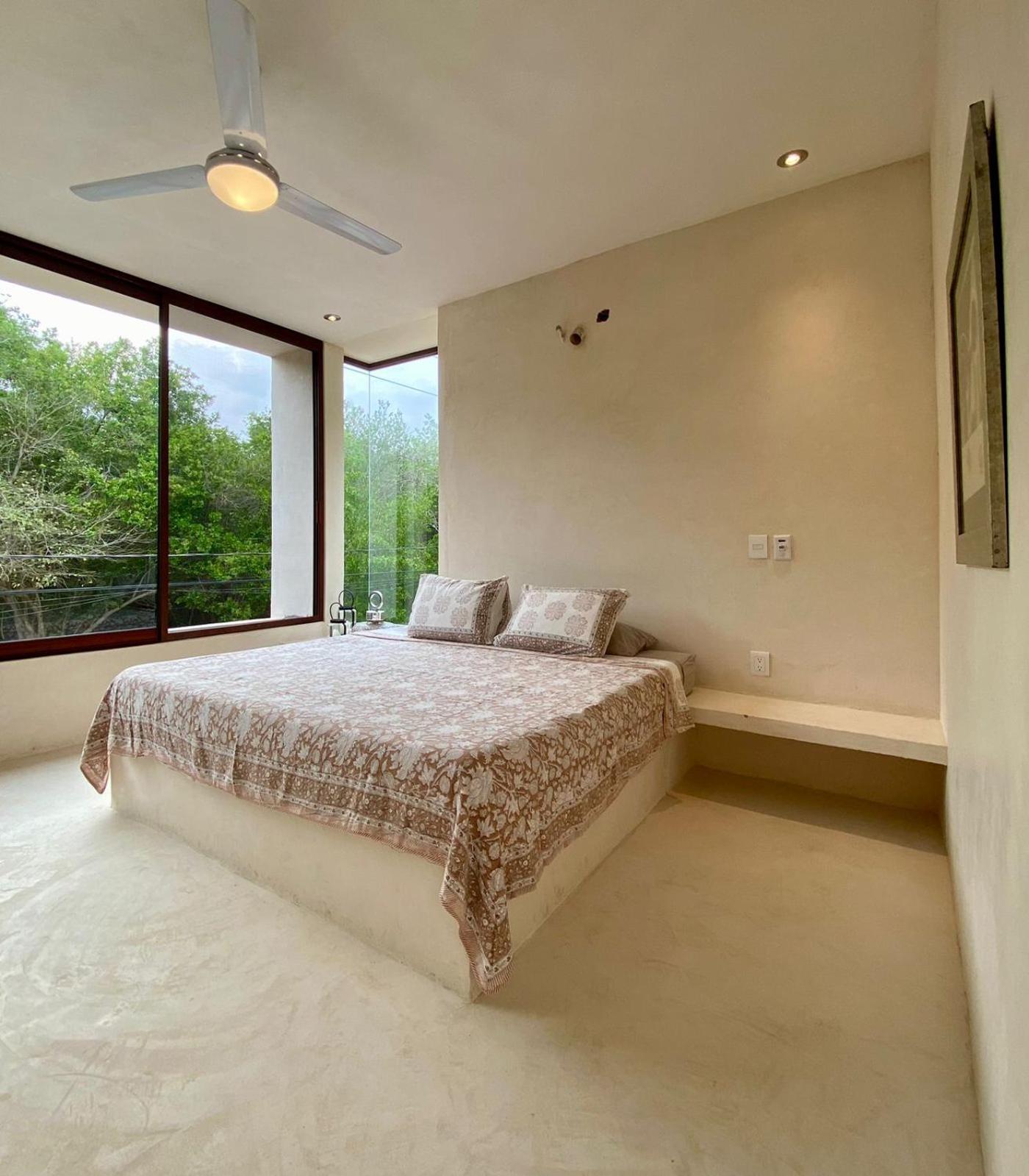 Deluxe King Room photo 1