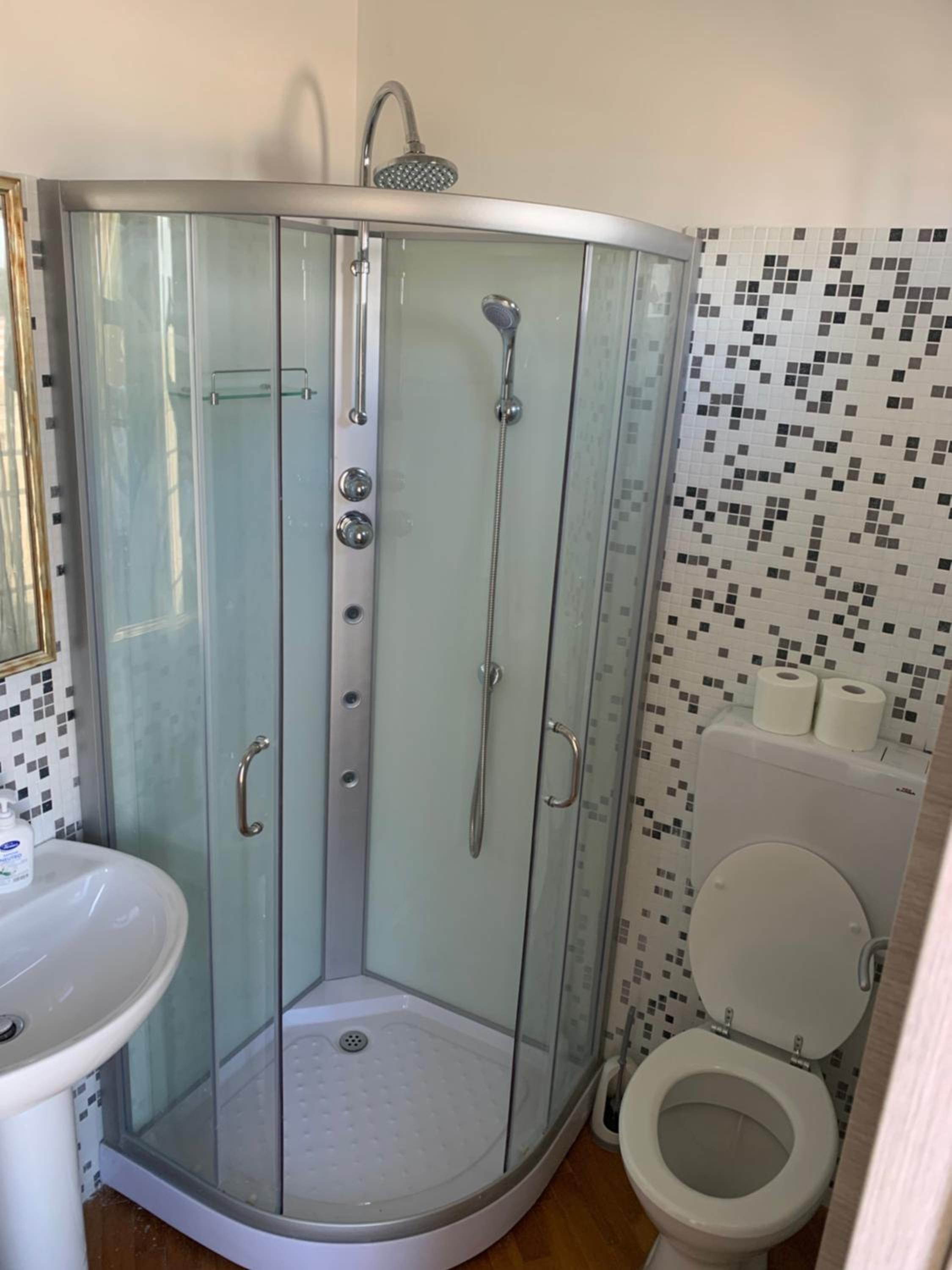 Double Room with Private Bathroom photo 3
