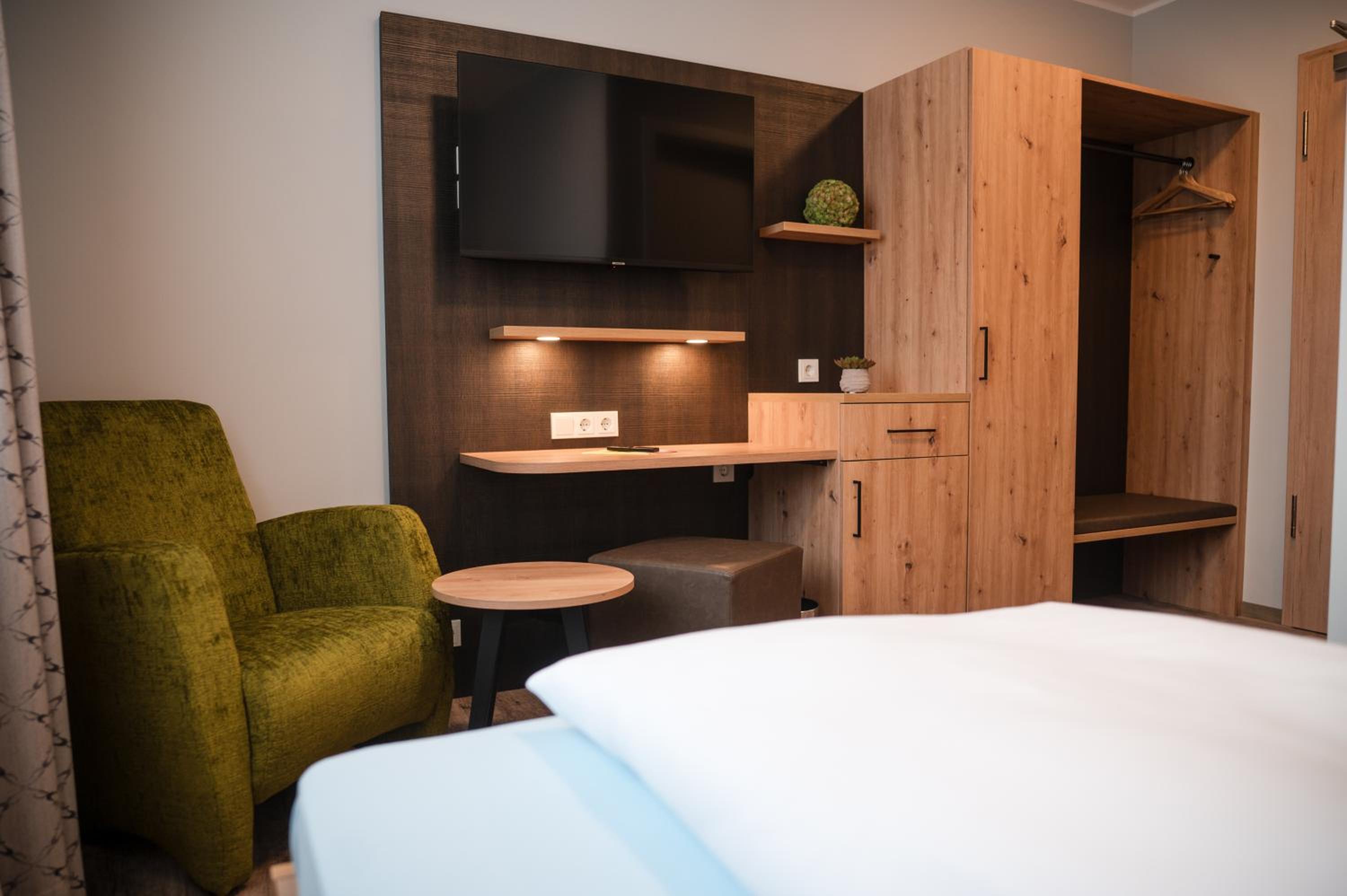 Single Room with Private Bathroom photo 3