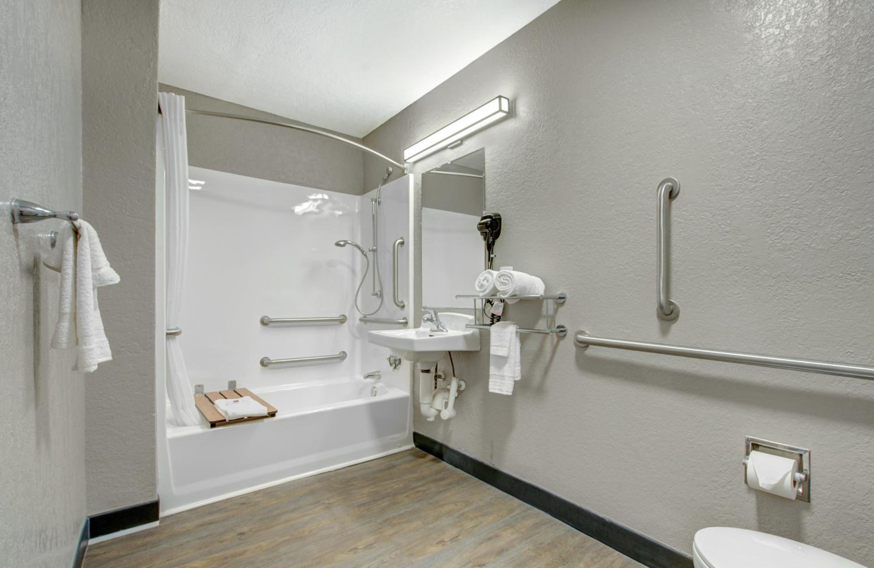 1 Queen Bed | Mob Acc RI Shwr Nsmk Micfridge - Photo 9