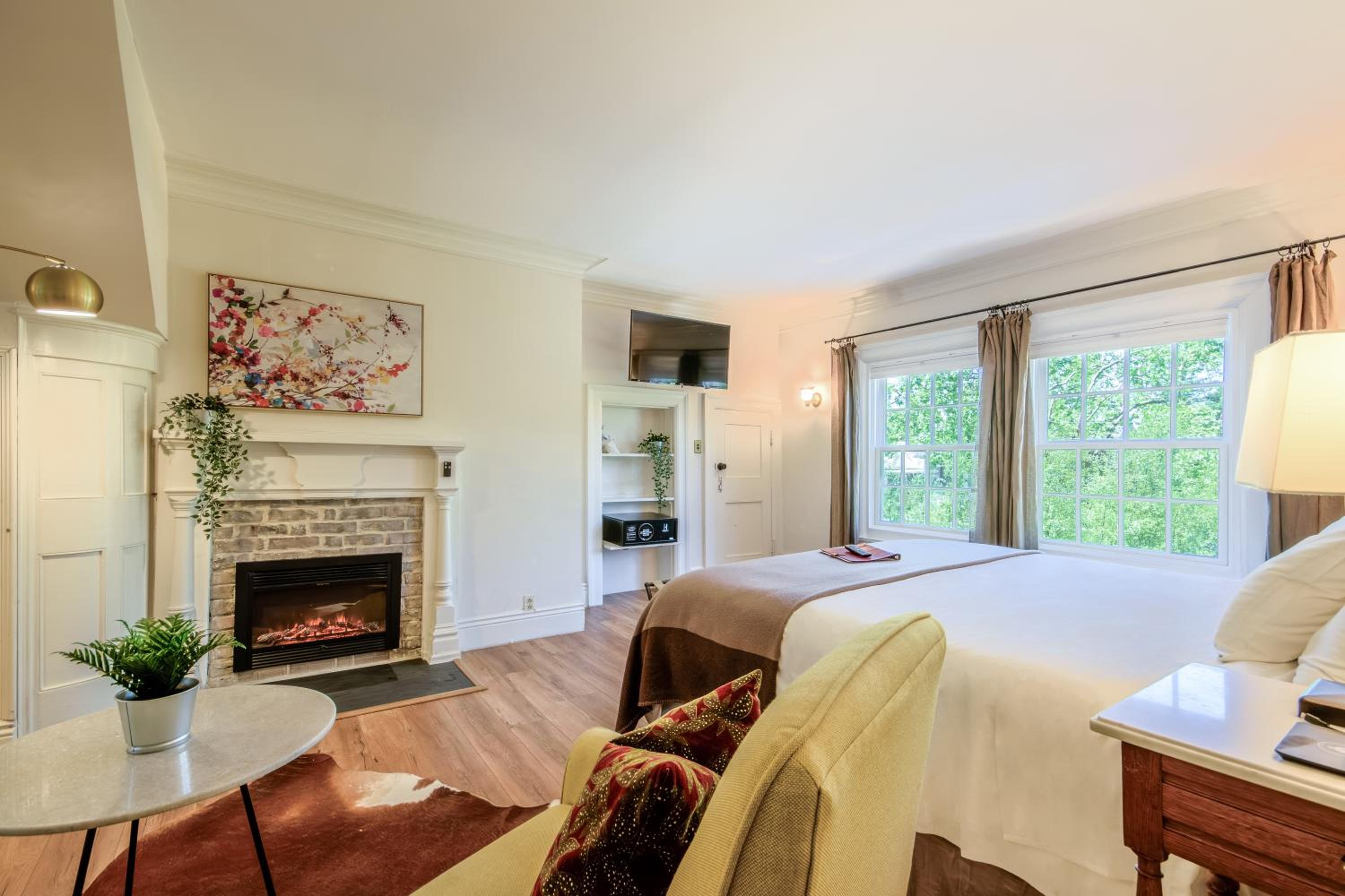 Deluxe King Room - Photo 4