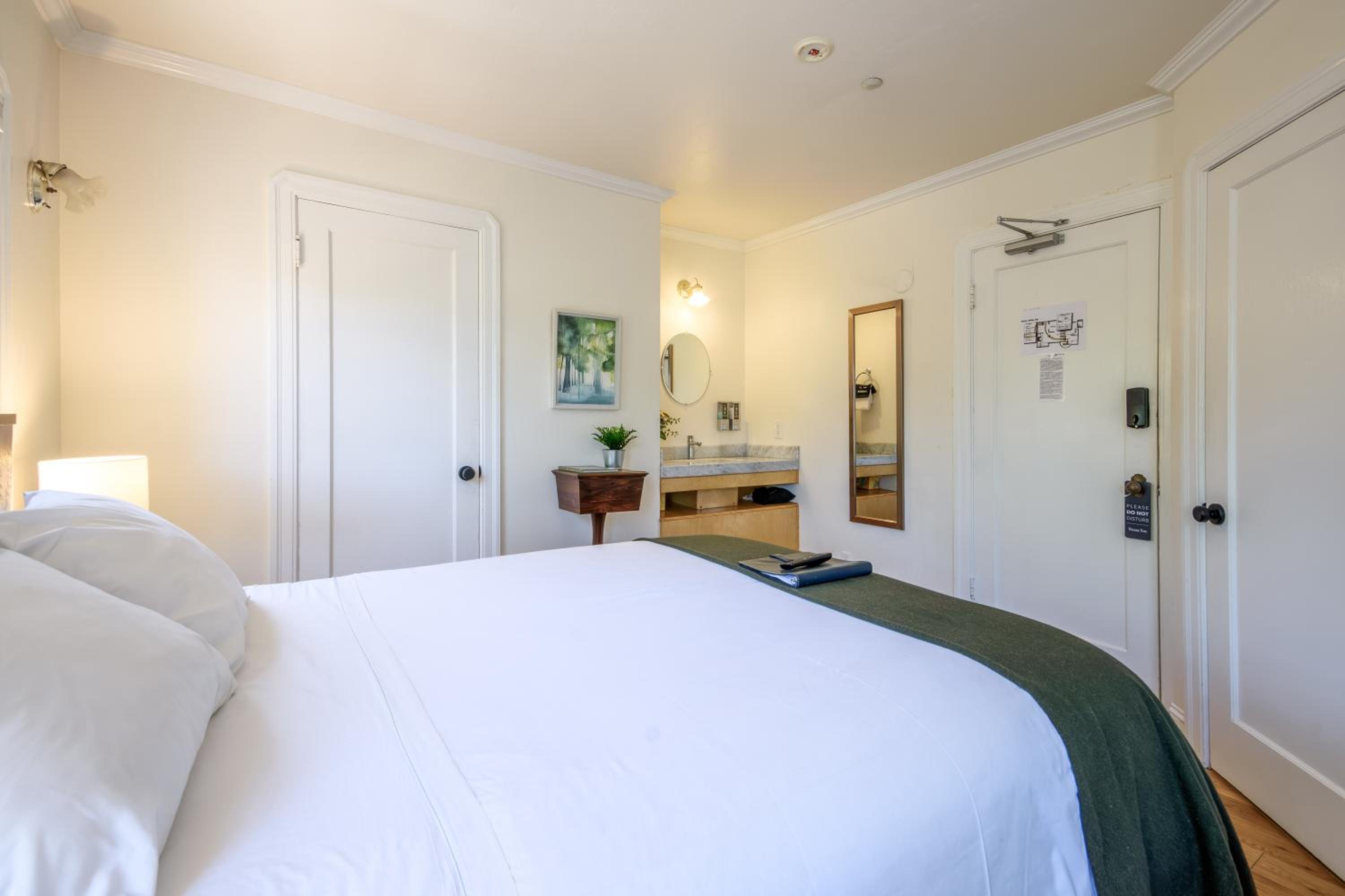 Petite Queen Room - Photo 3