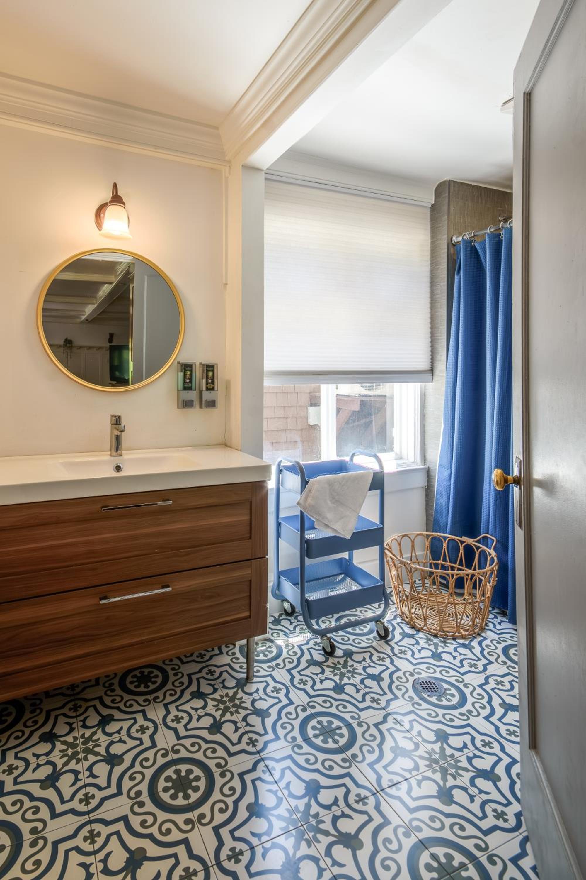 Deluxe King Suite - Photo 4