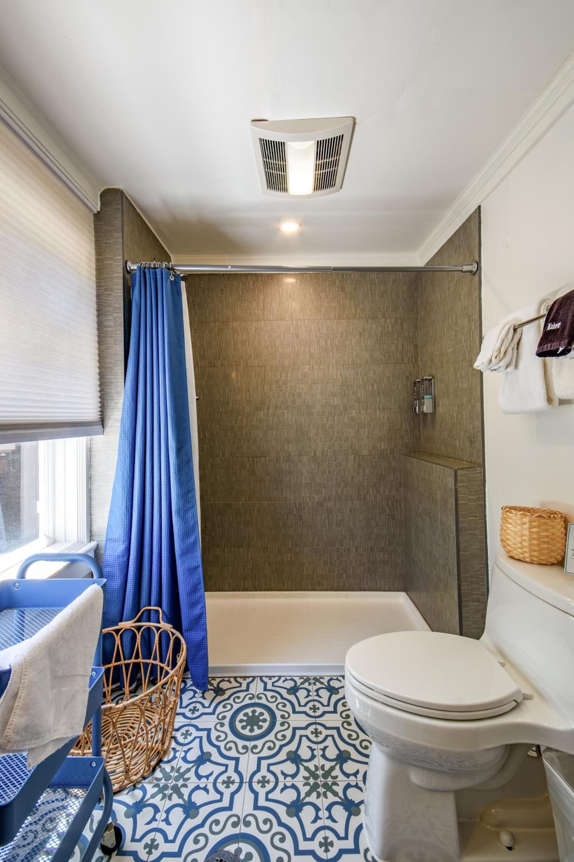 Deluxe King Suite - Photo 5