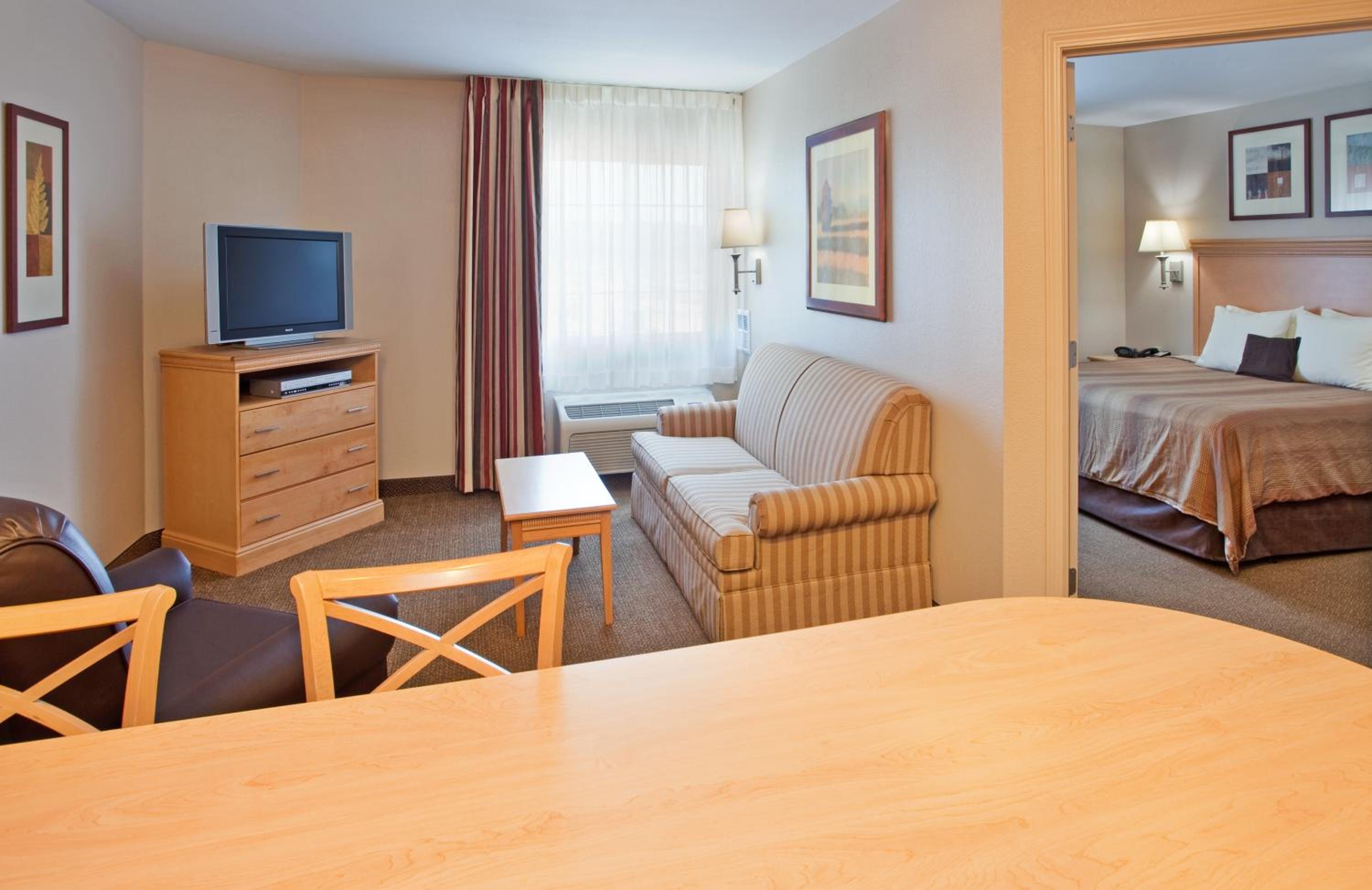 One-Bedroom King Suite - Photo 4