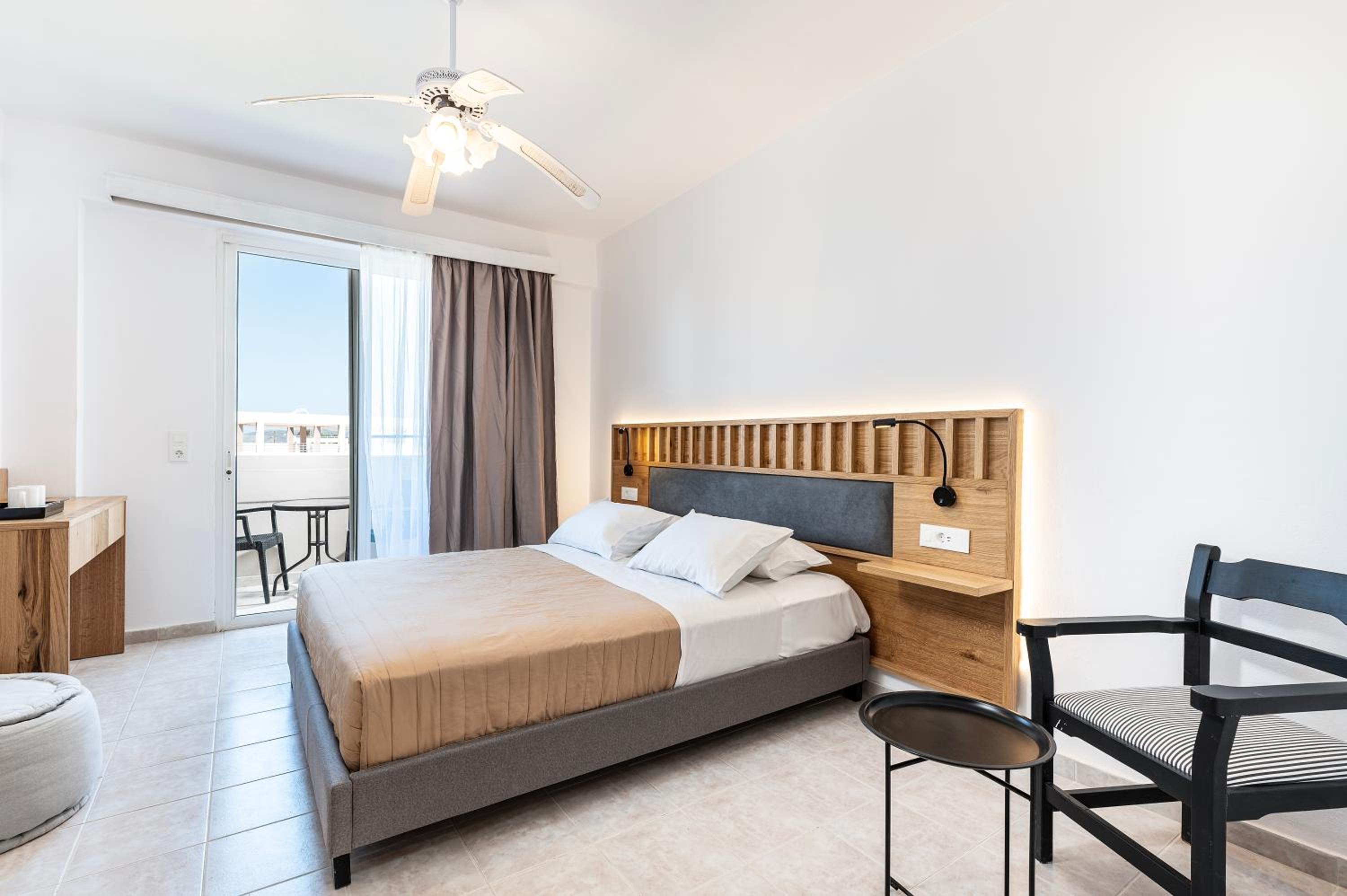 Family Room with Balcony photo 2