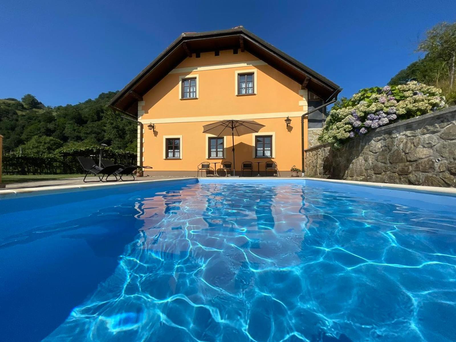 Villa photo 2