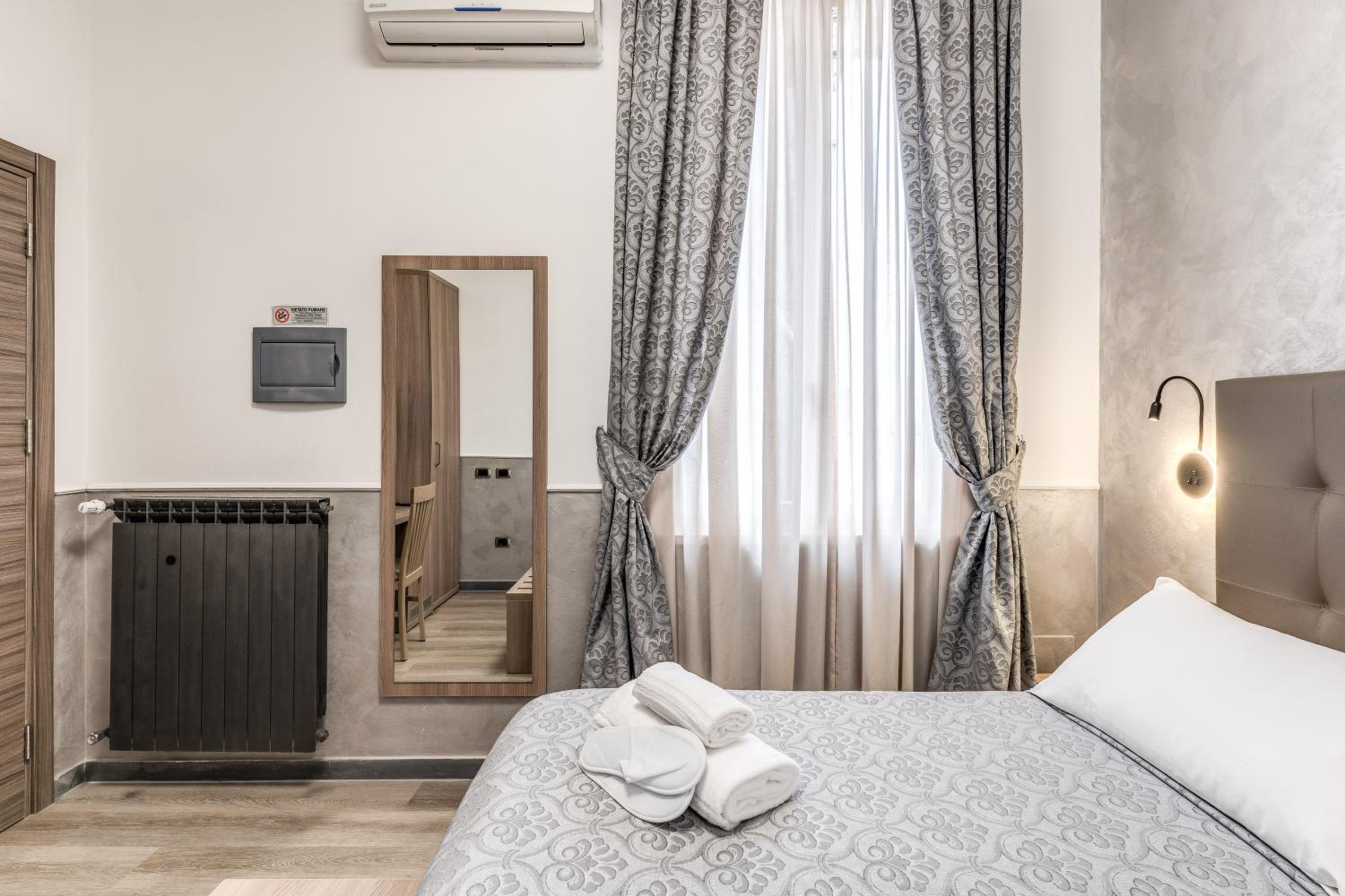 Double or Twin Room photo 3