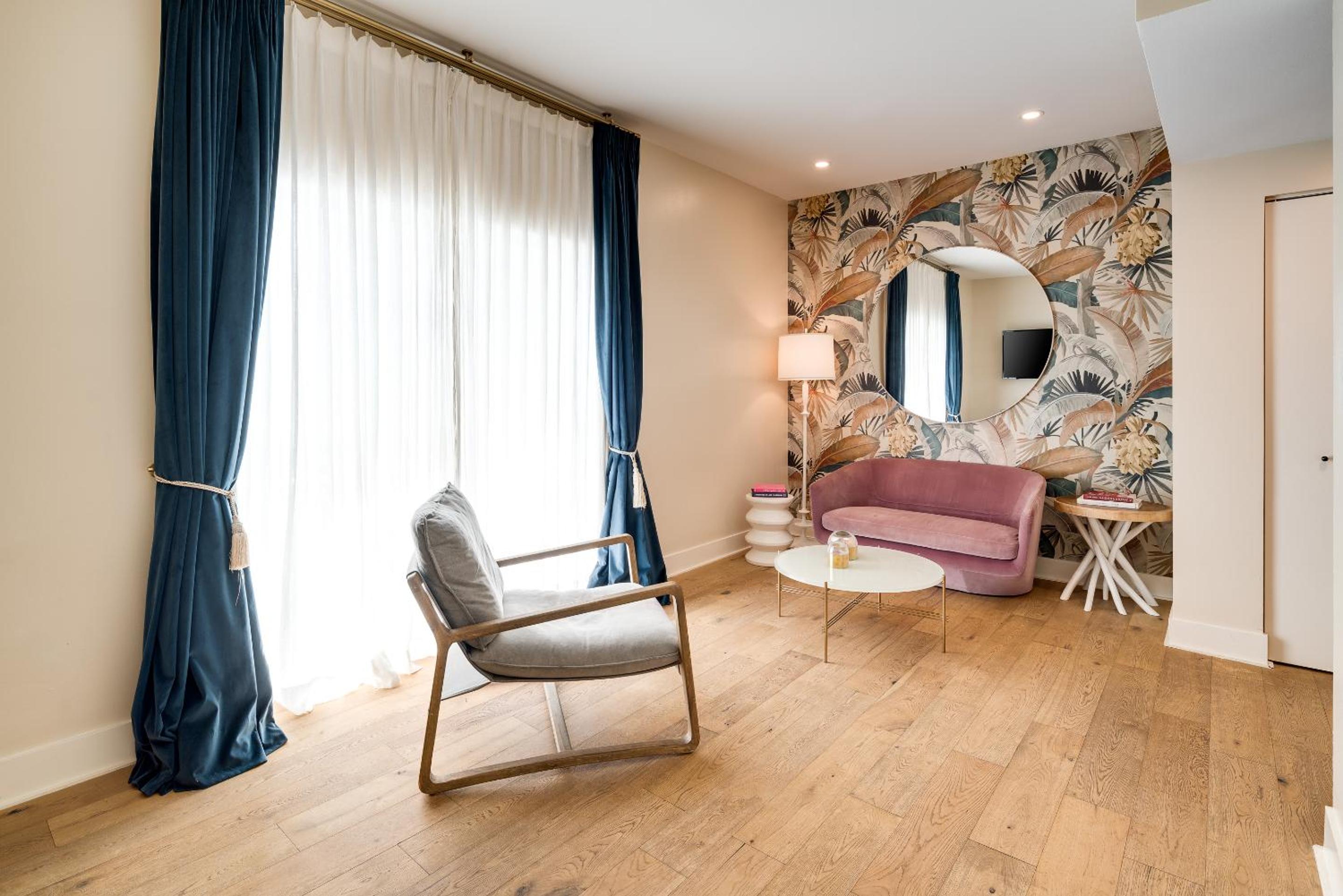 One Bedroom Suite Queen thumbnail 5