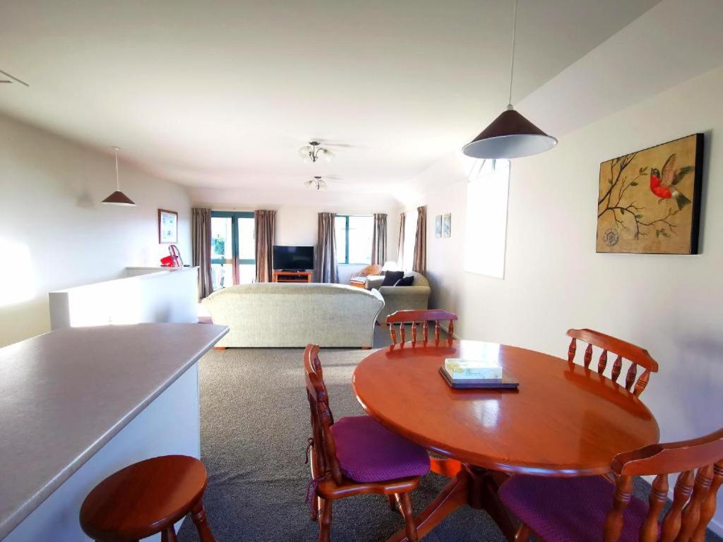 Two-Bedroom Apartment with Balcony and Sea View
