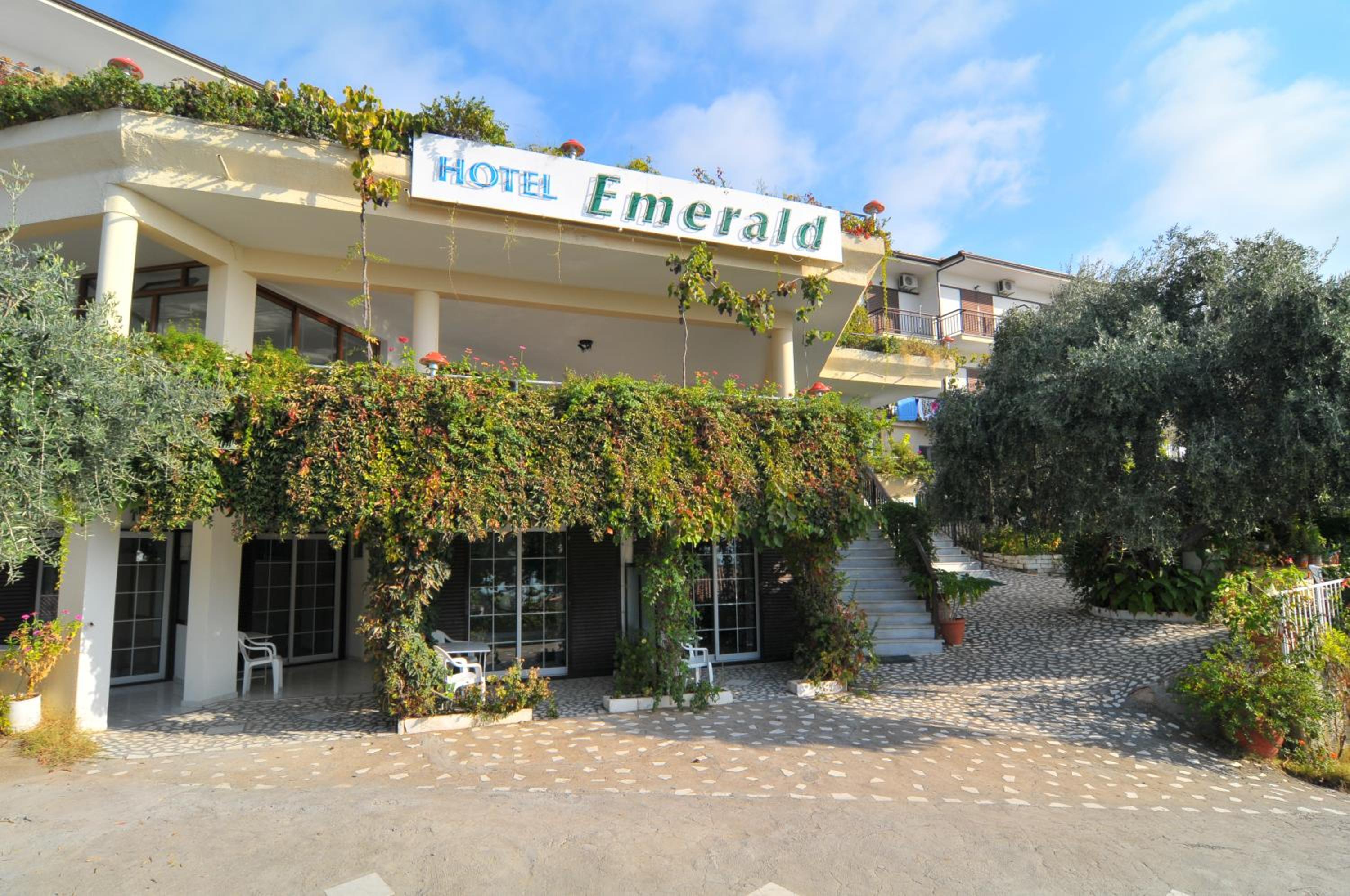 Double or Twin Room with Partial Sea View photo 1