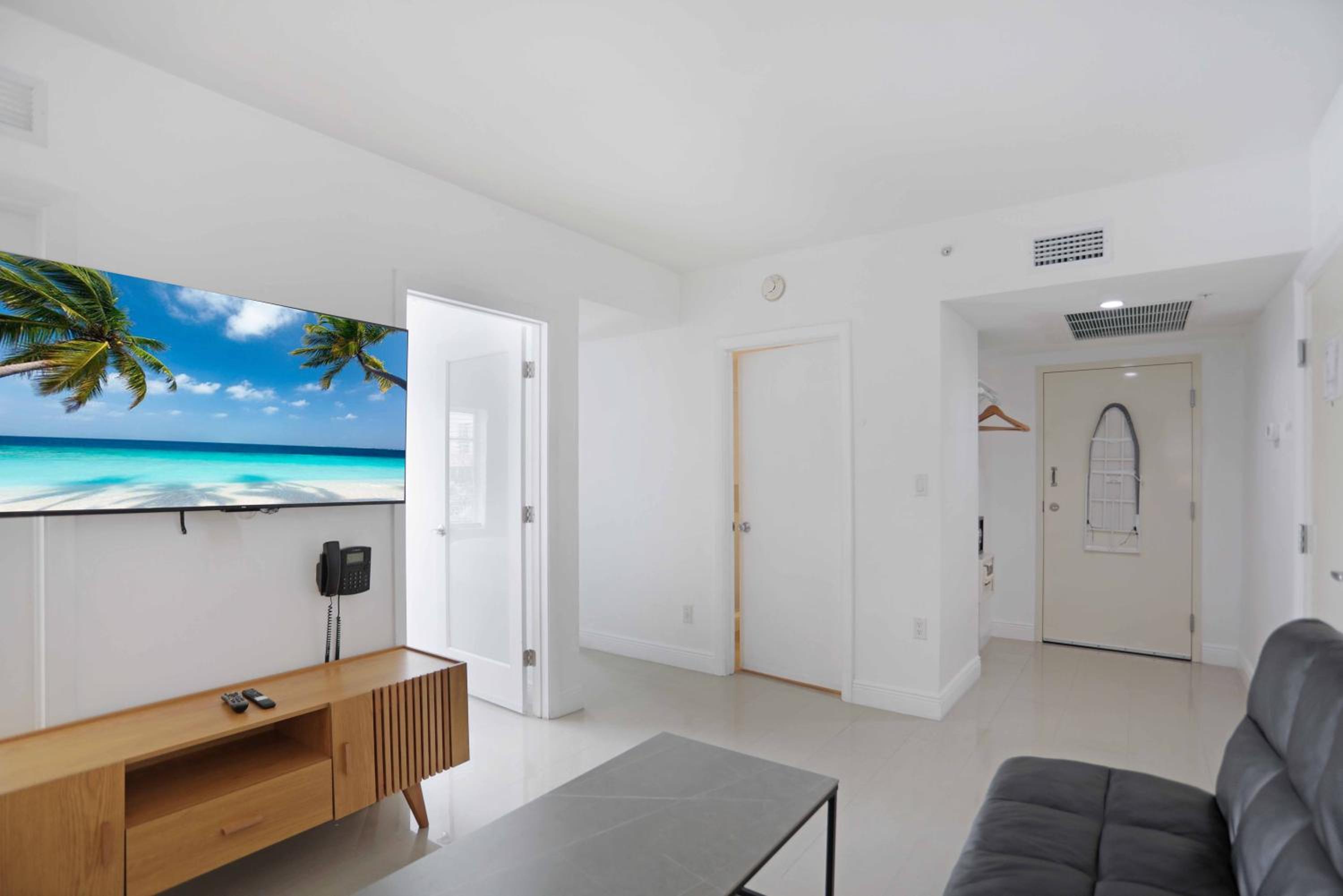 Deluxe One Bedroom Suite with Kitchen