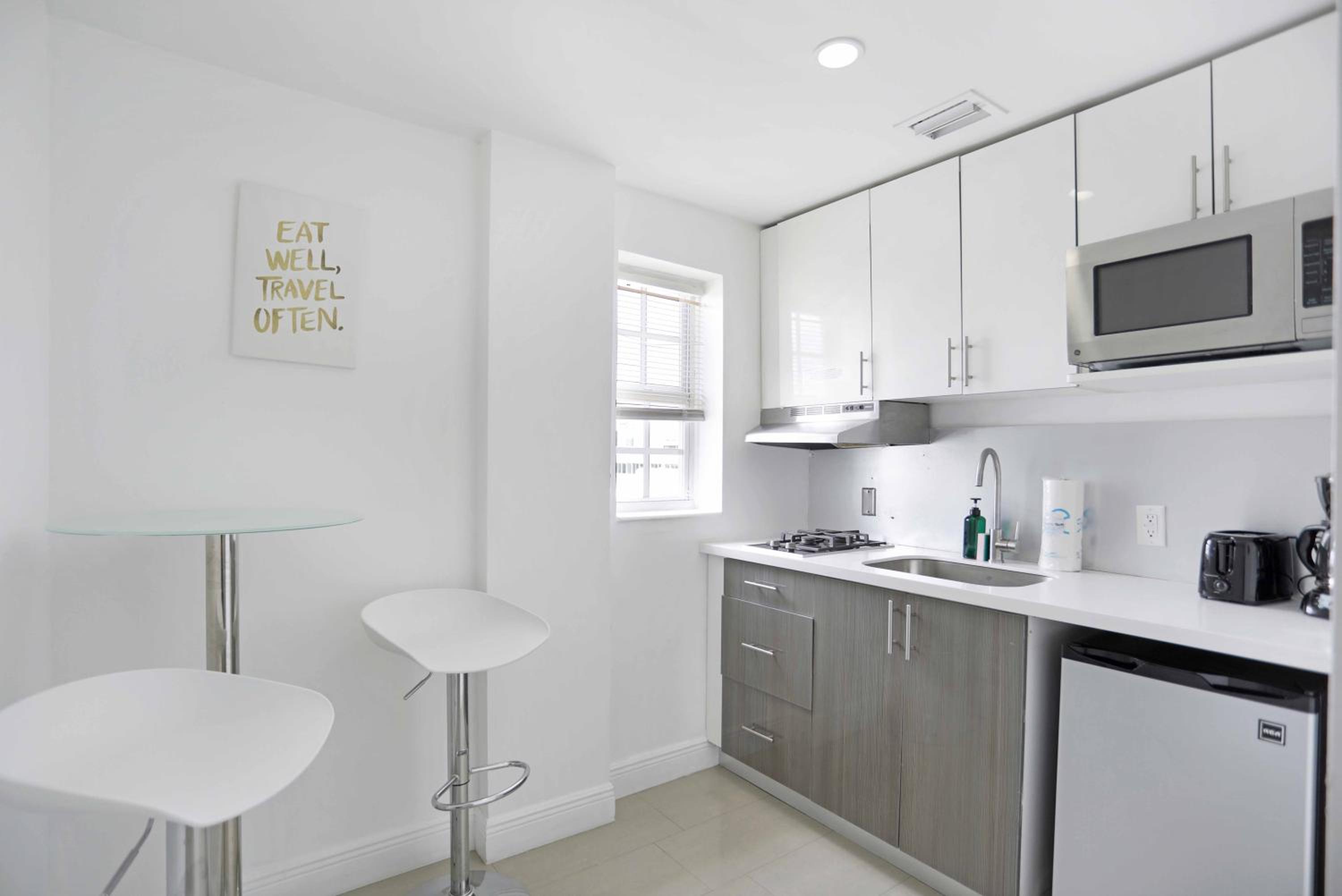 Deluxe One Bedroom Suite with Kitchen