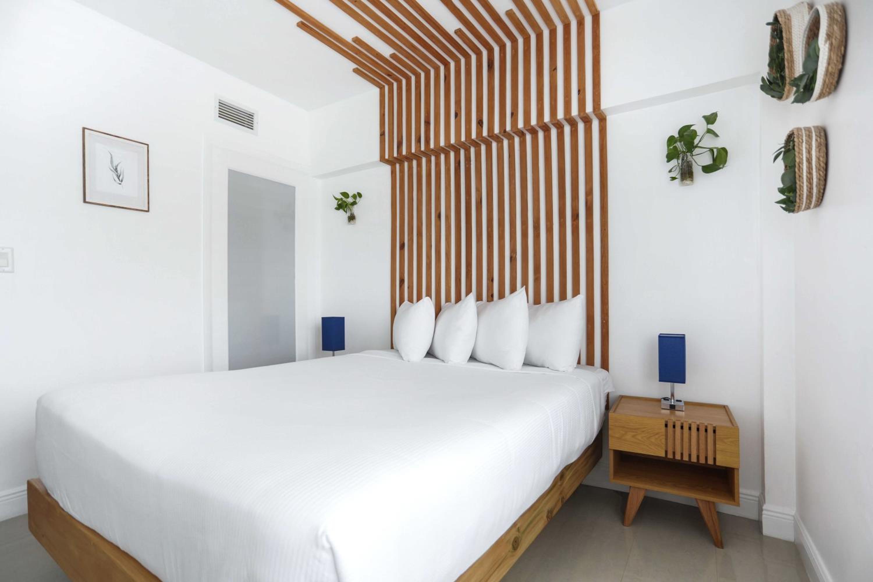 Deluxe One Bedroom Suite with Kitchen