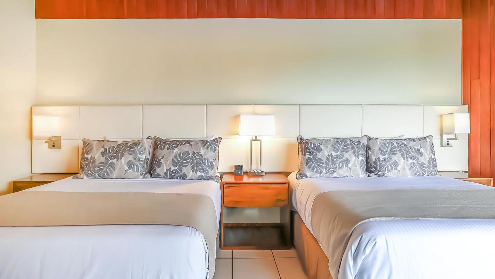 Sunset Queen Room with Two Queen Beds - Photo 4
