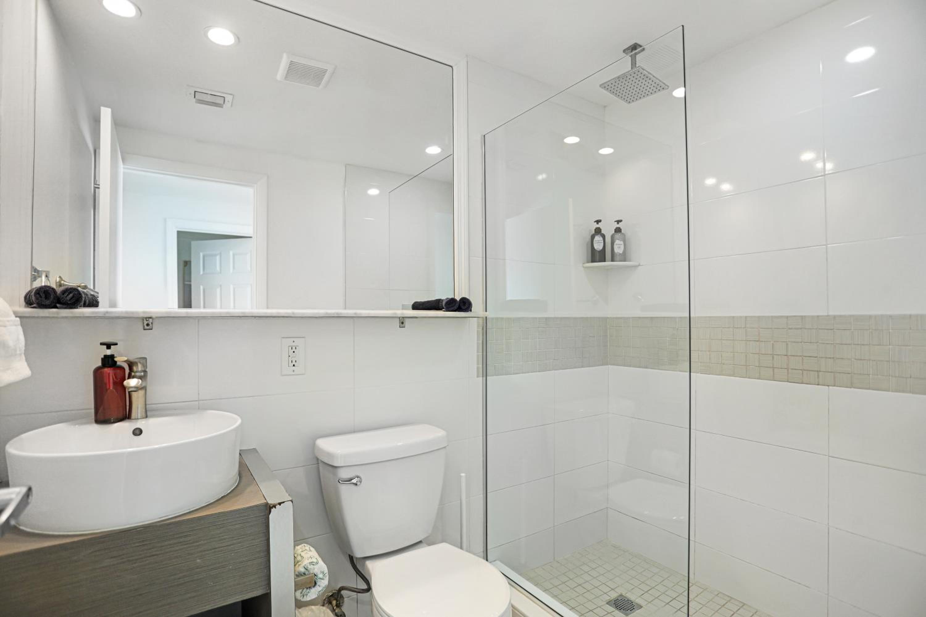 Three-Bedroom Two-Bath Suite with Kitchen
