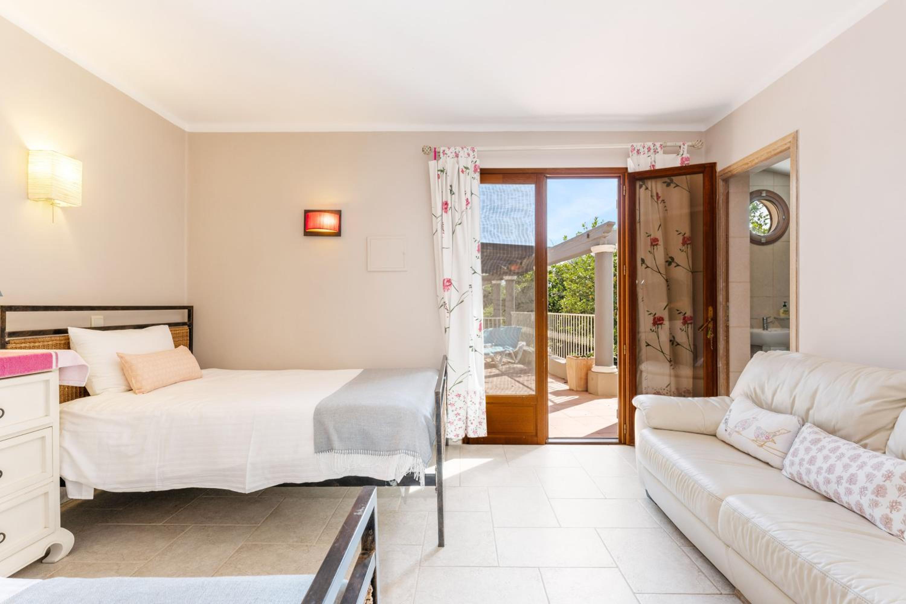 Superior Double Room with Two Double Beds photo 1