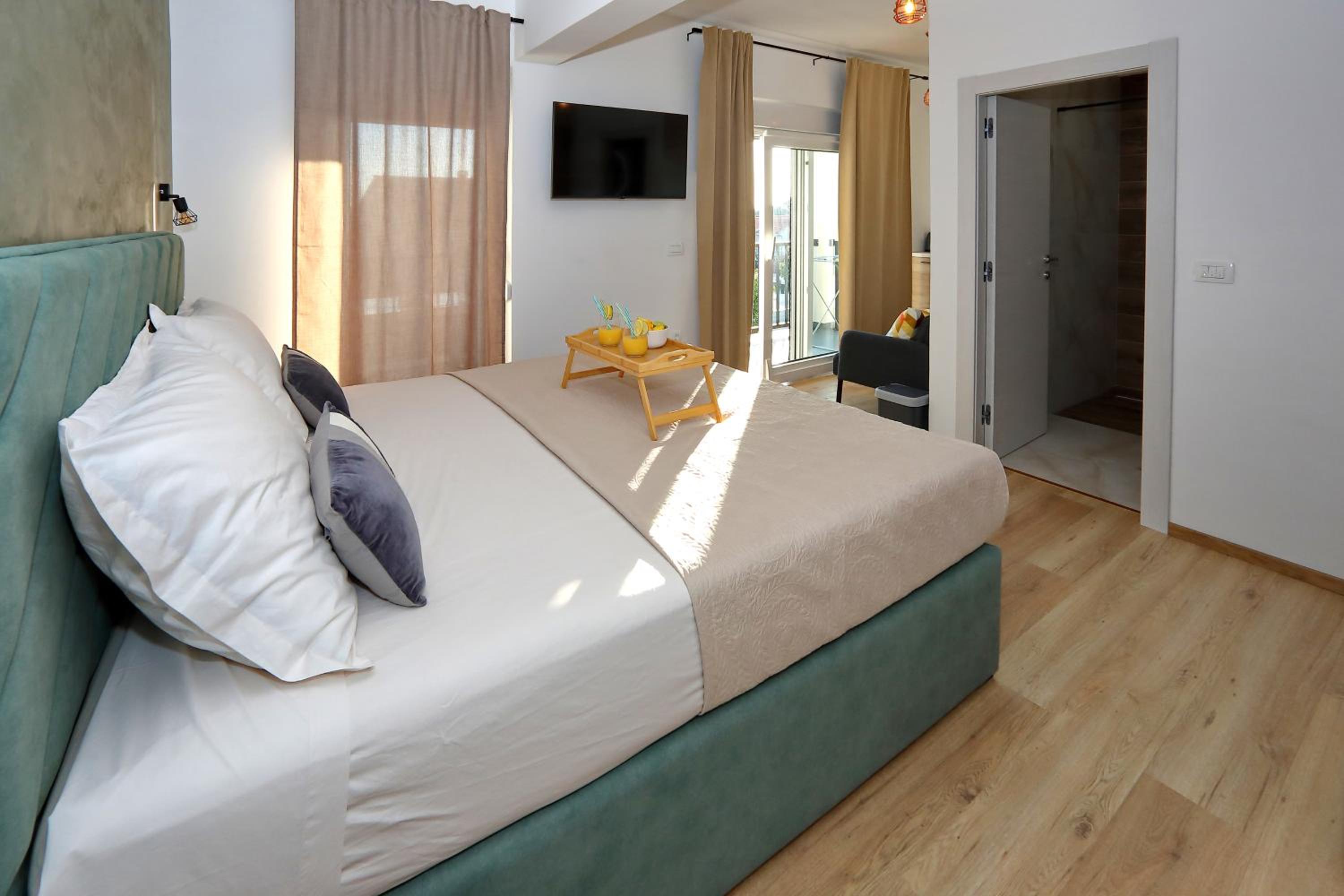 Deluxe Double Room with Balcony and Sea View