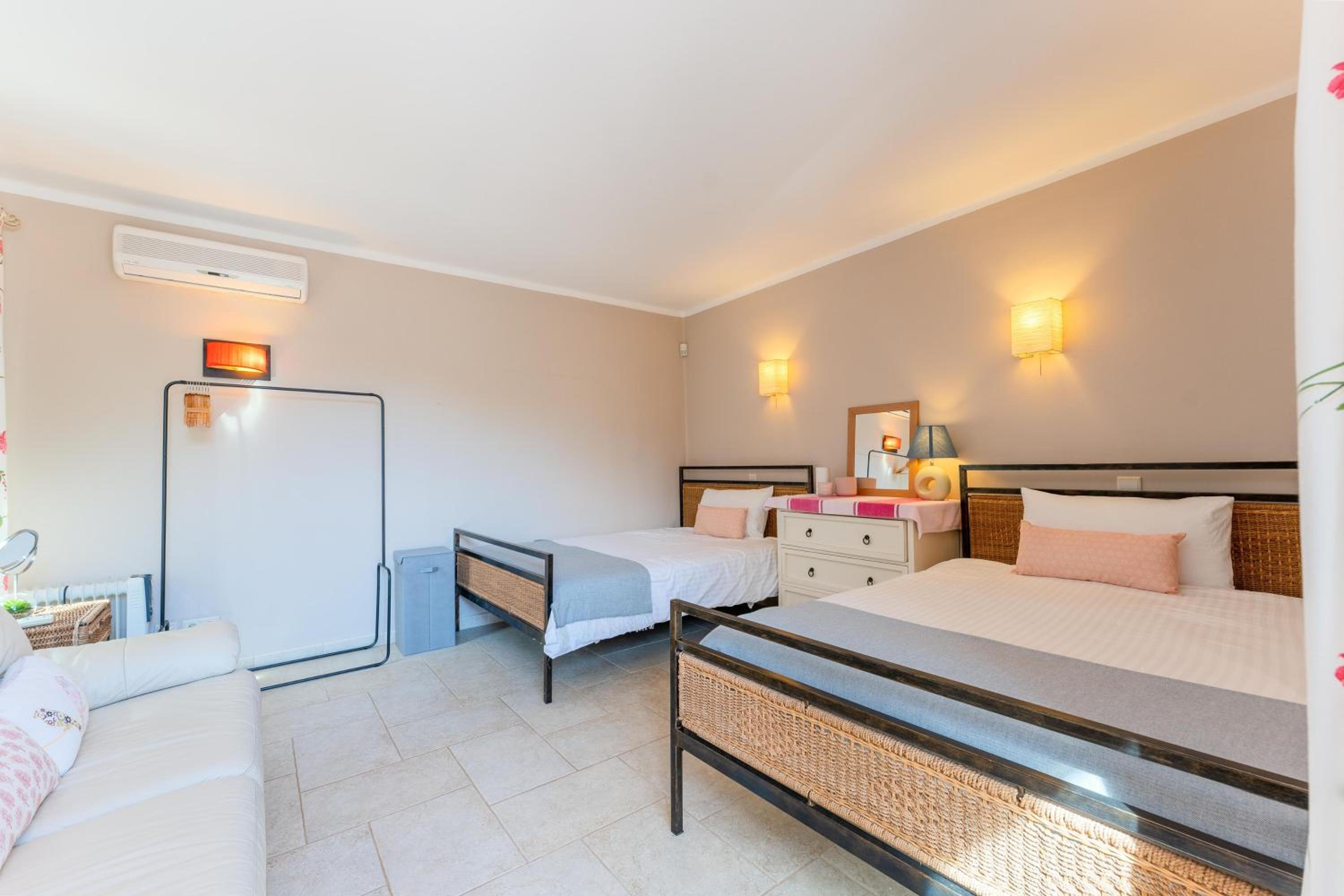 Superior Double Room with Two Double Beds photo 2