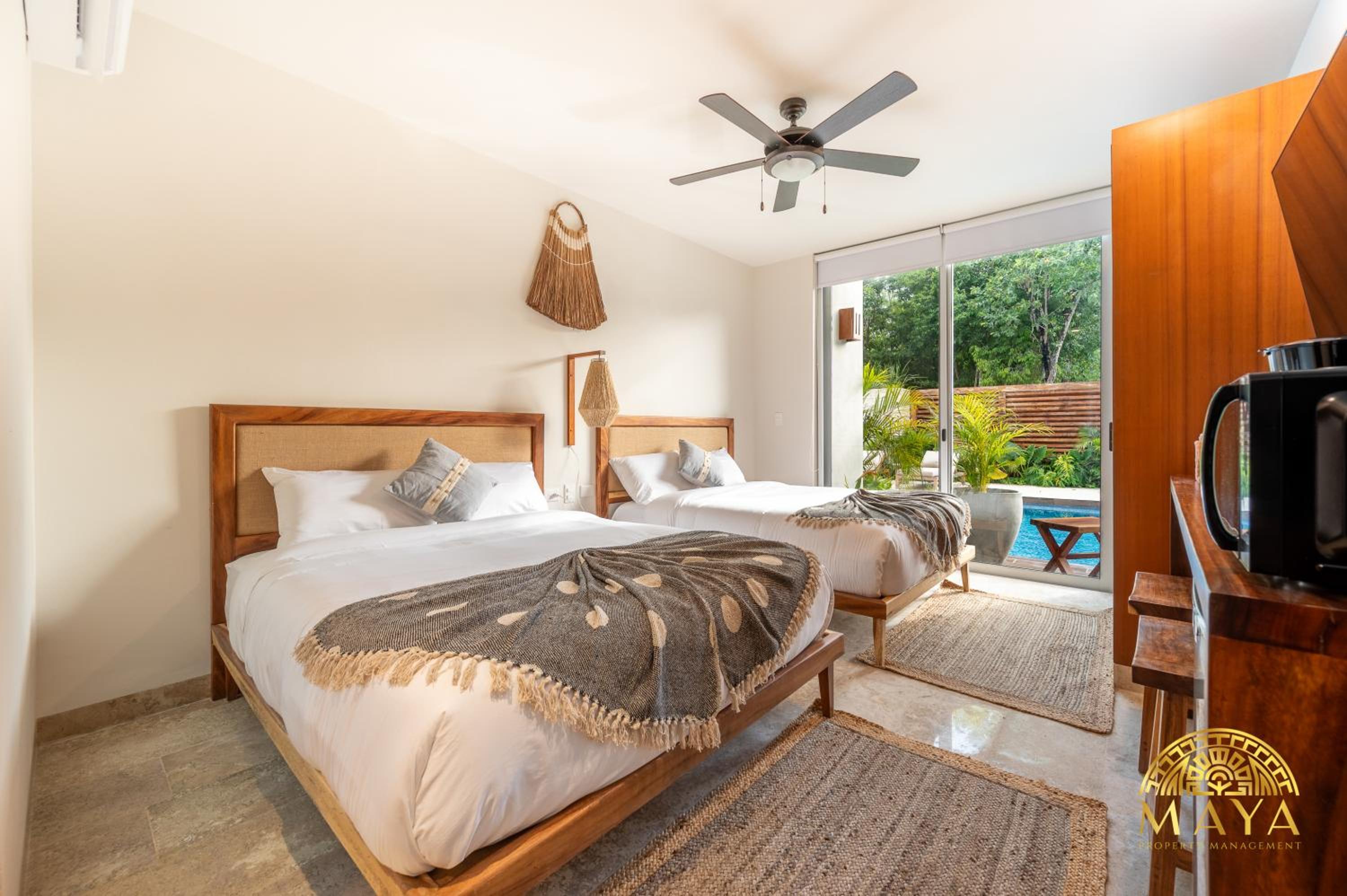 Chambre Double ou Lits Jumeaux de Luxe avec Accès Piscine