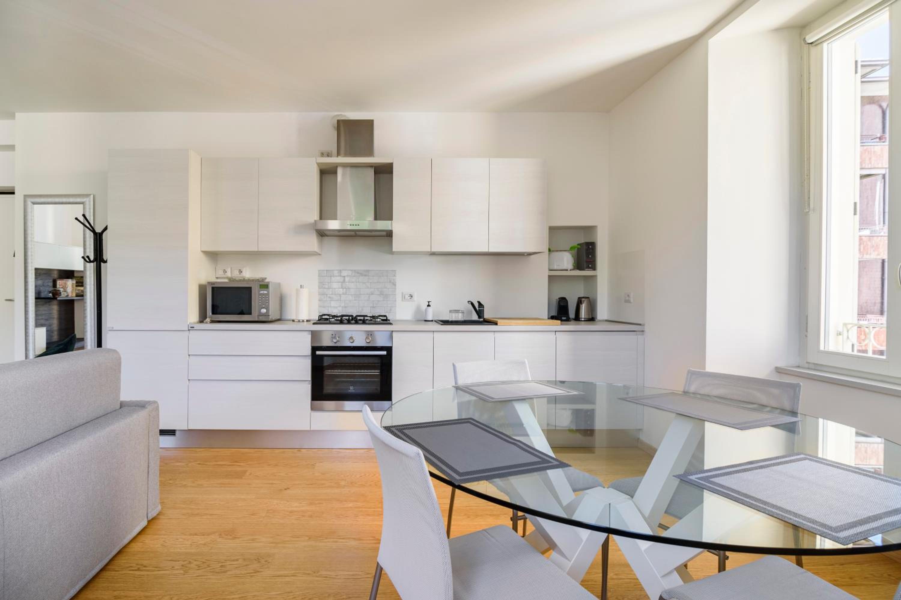 Deluxe One-Bedroom Apartment with City View photo 3