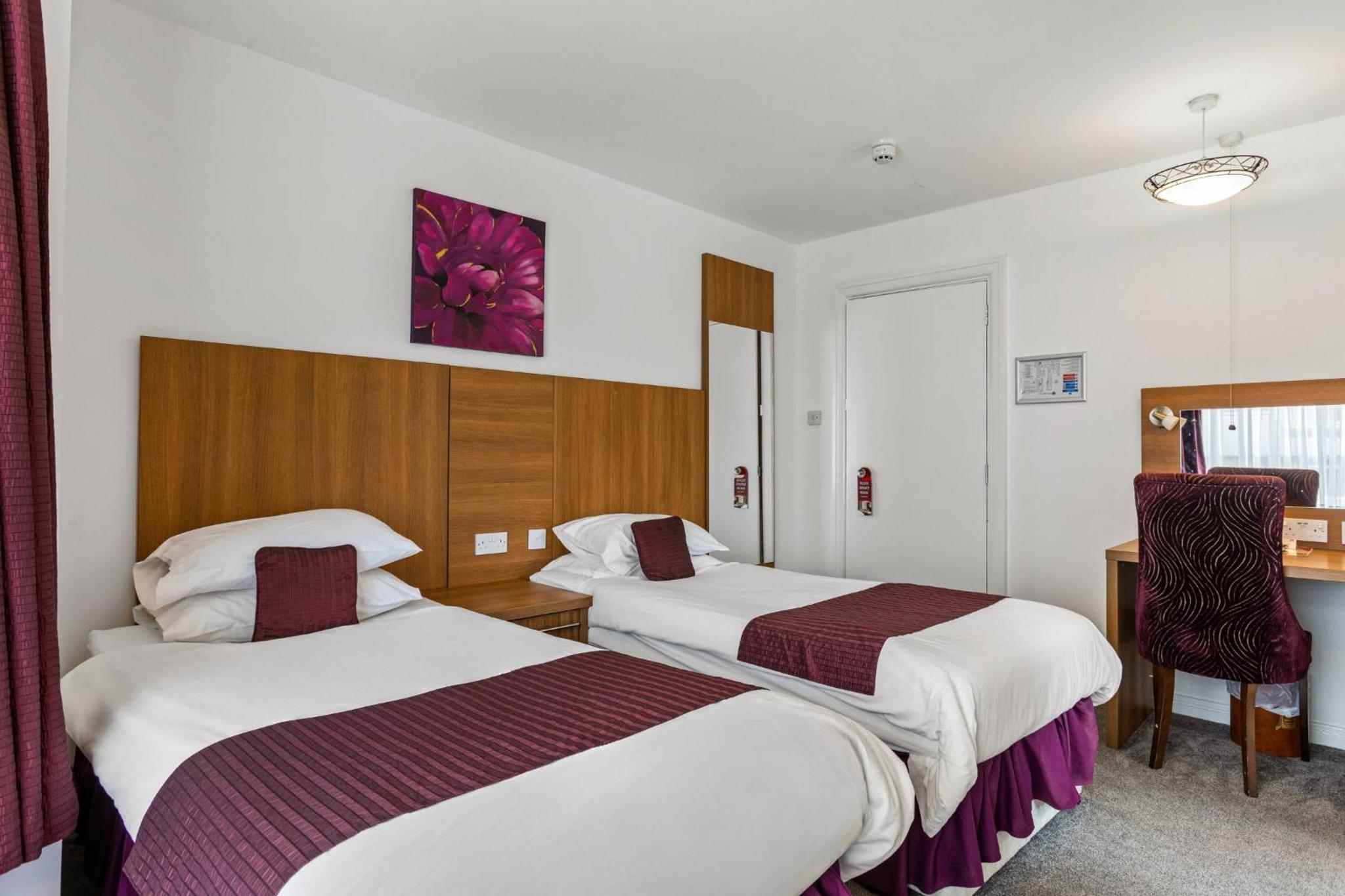 Twin Room - Photo 7