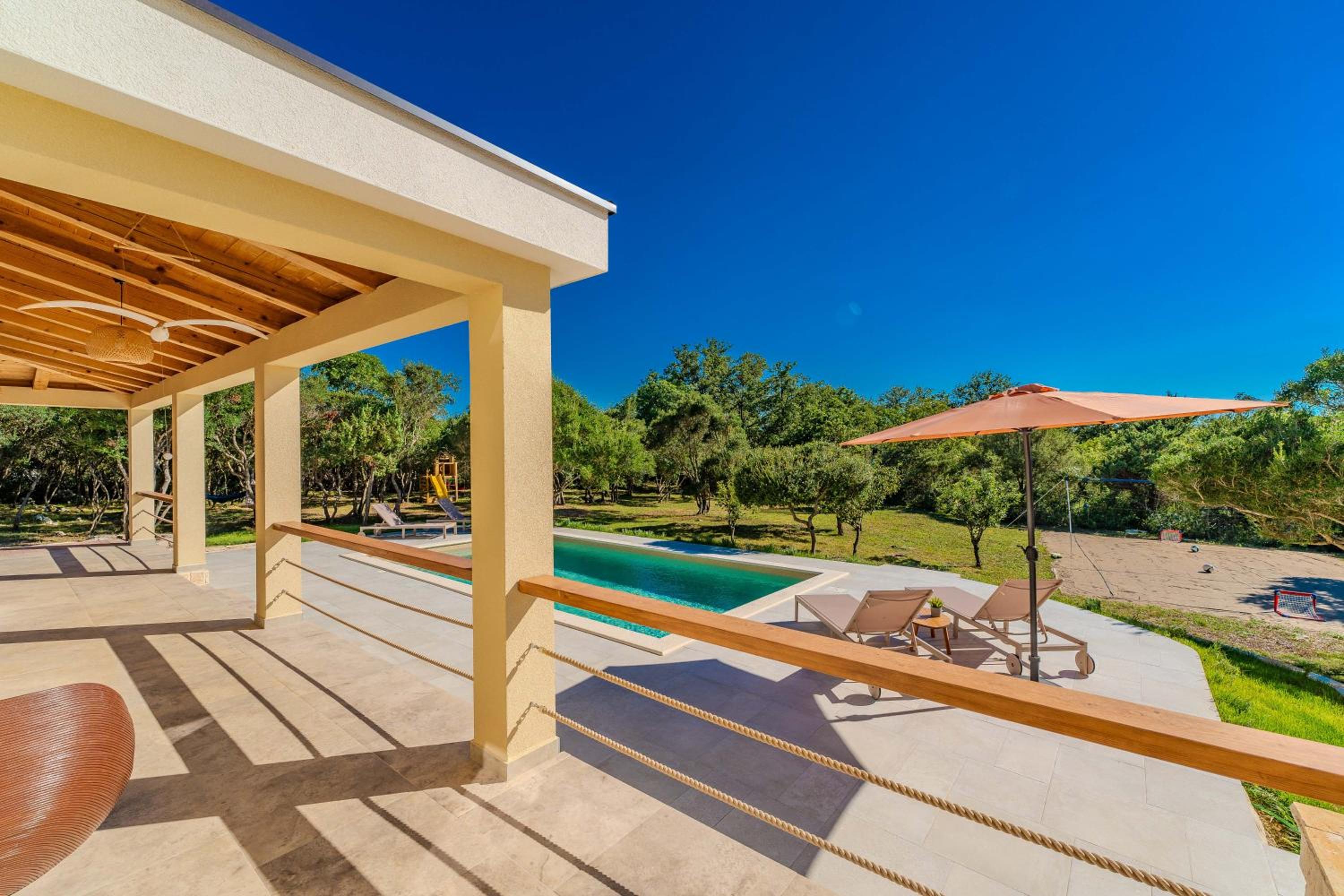 Villa photo 3