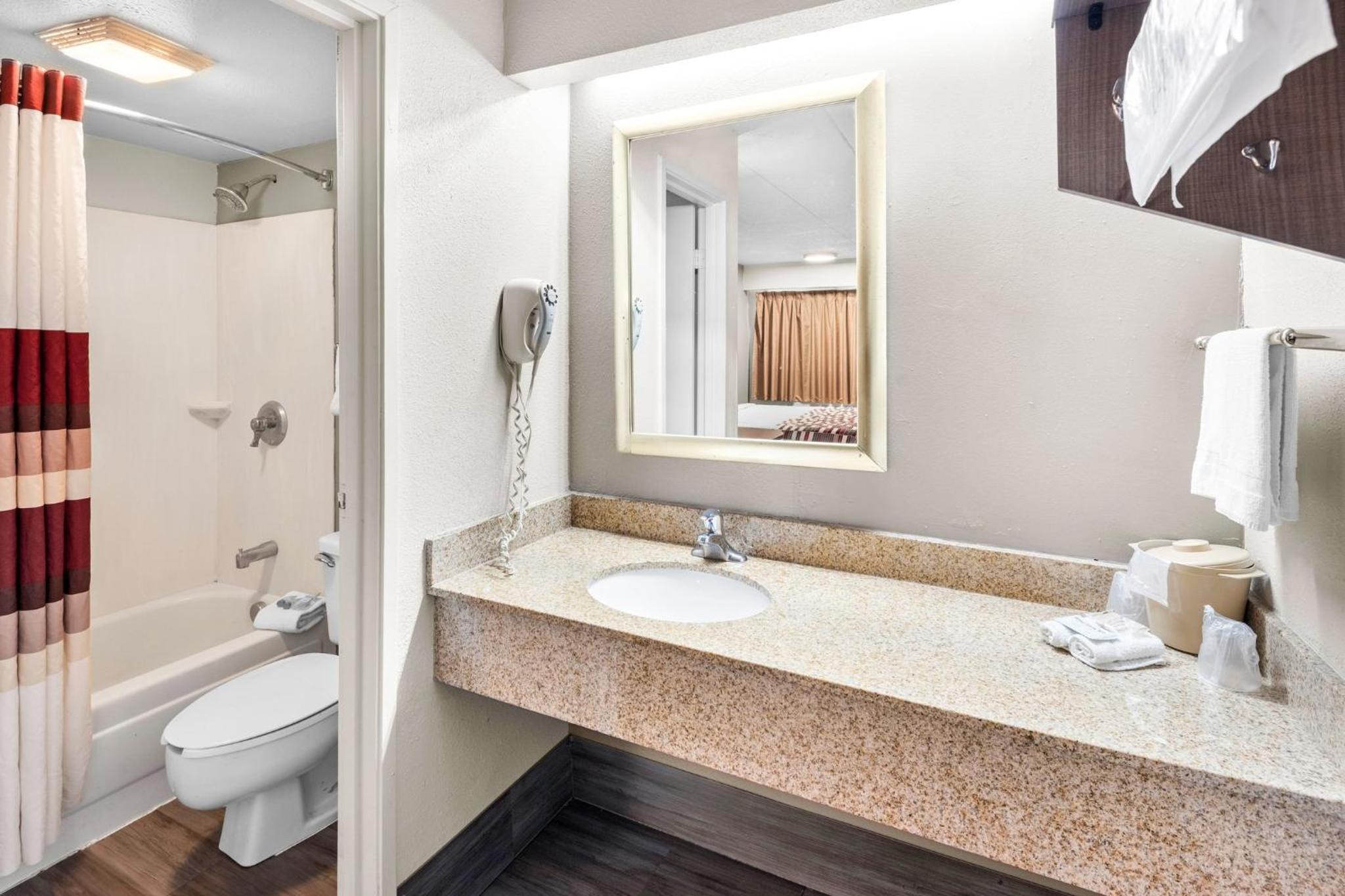 Deluxe Room with Two Double Beds Smoke Free - Photo 2