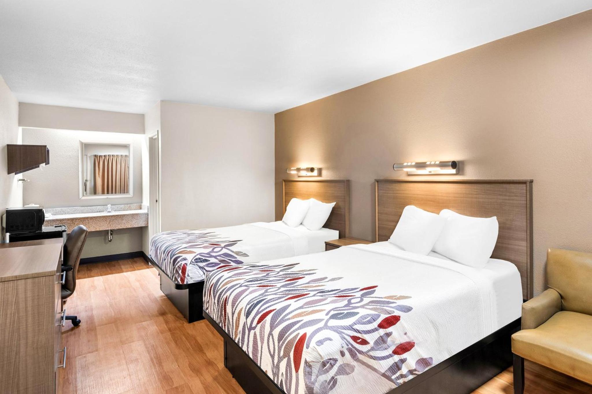 Deluxe Room with Two Double Beds Smoke Free - Photo 4