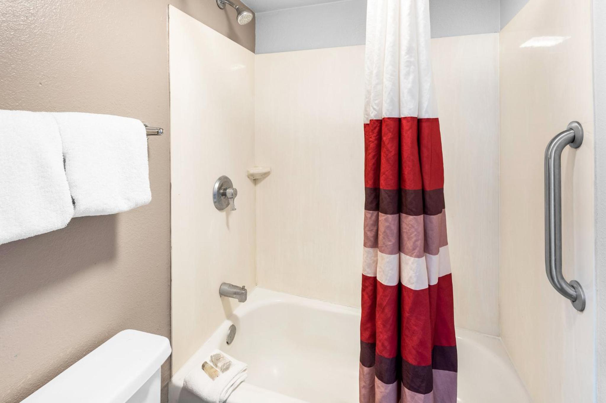 Deluxe King Room Smoke Free - Photo 4
