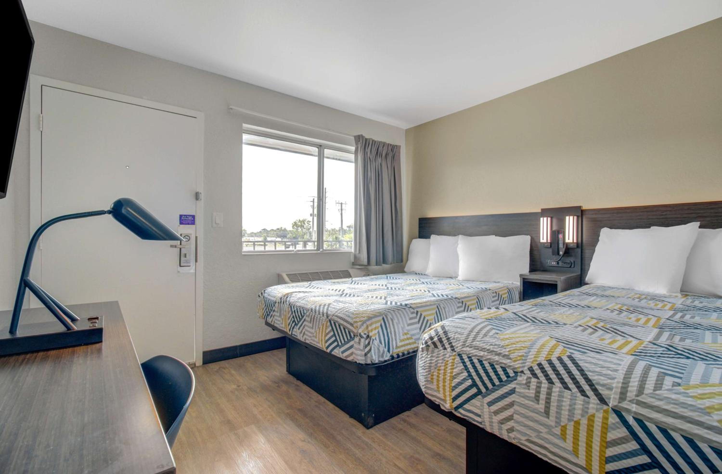 2 Full Beds | Non-Smoking, Micfridge - Photo 1