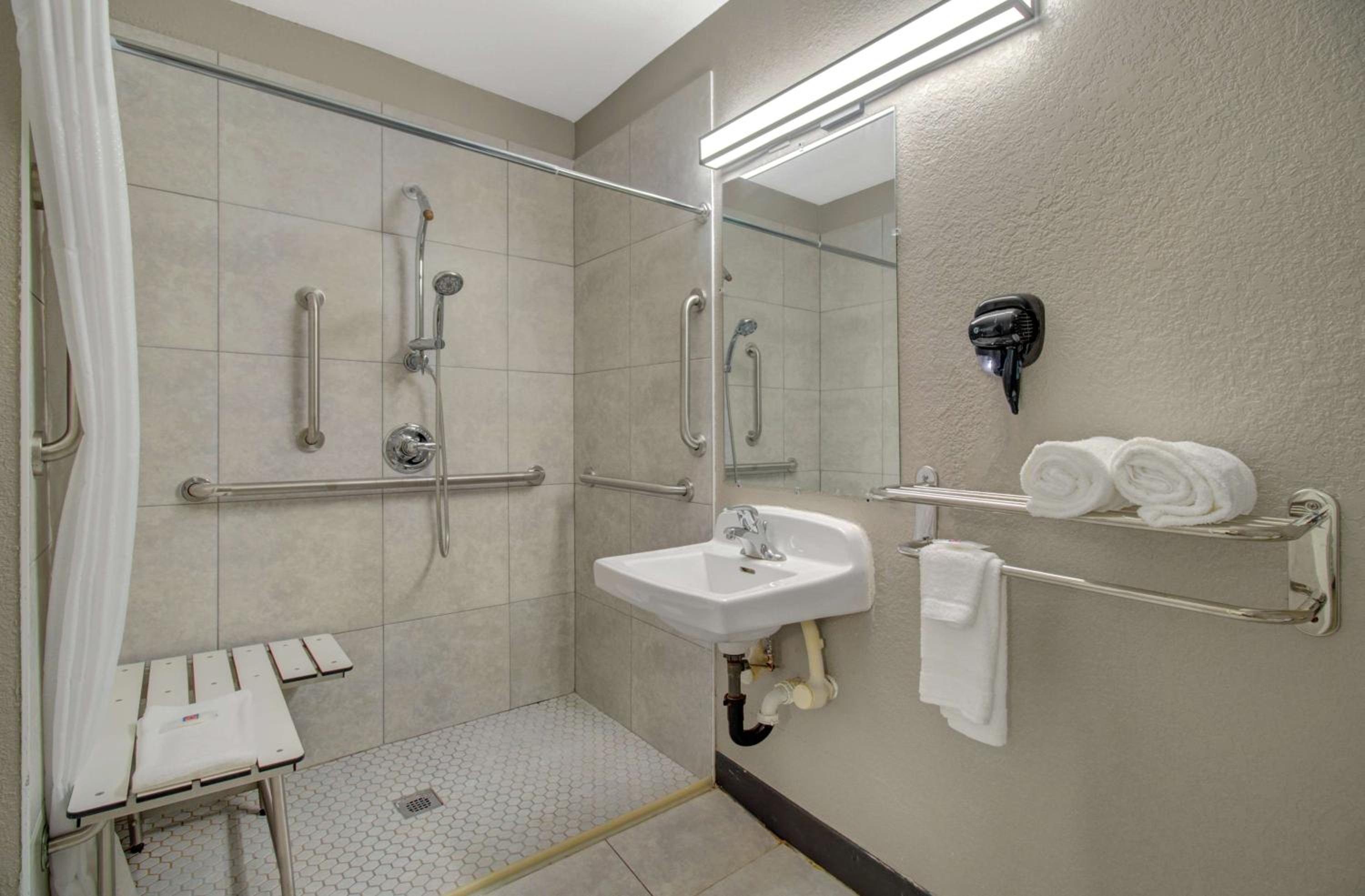 1 Queen Bed | Mob Acc RI Shwr Nsmk Micfridge - Photo 6