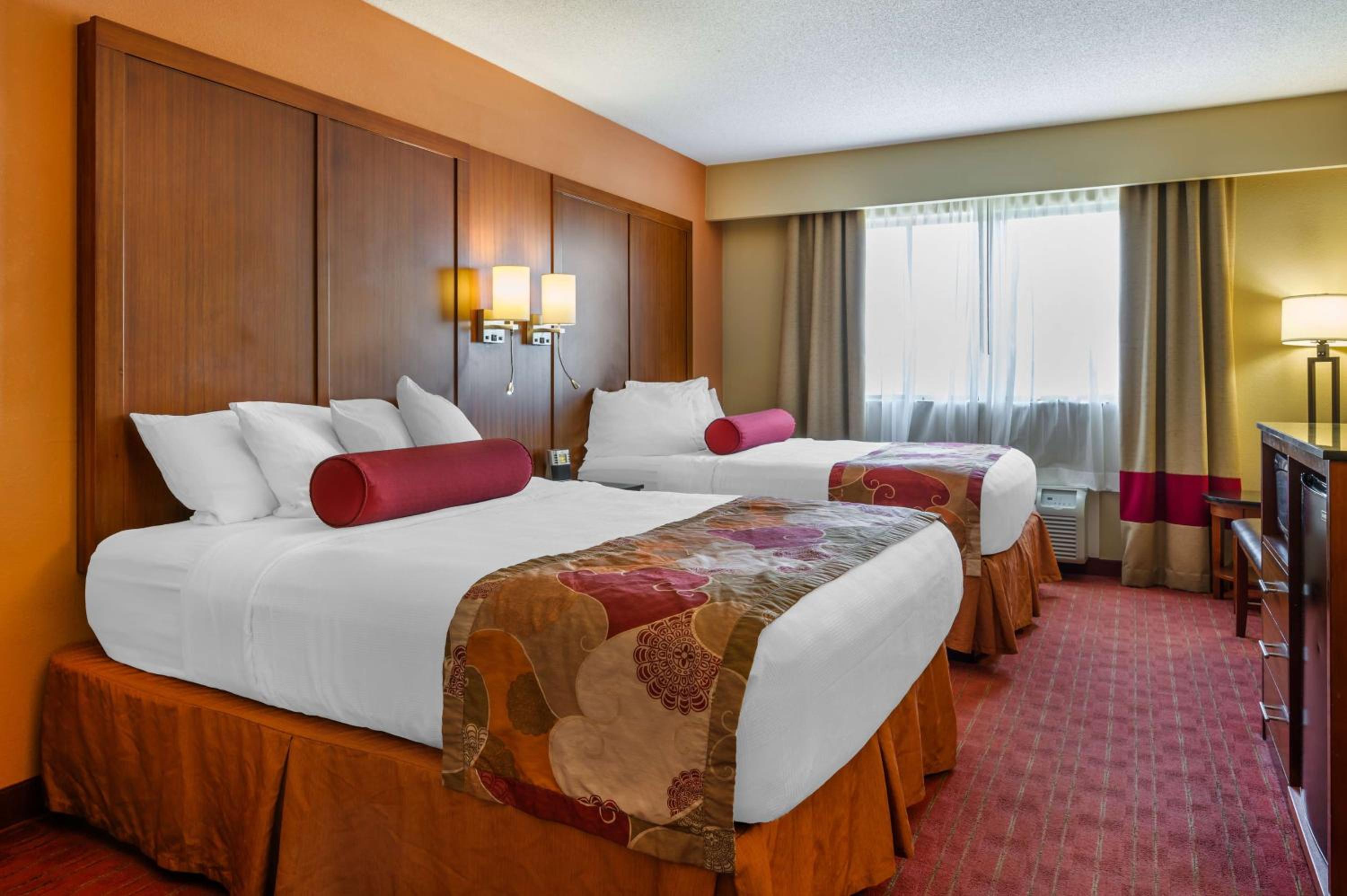 Queen Room with Two Queen Beds and Kitchenette - Non-Smoking photo 1