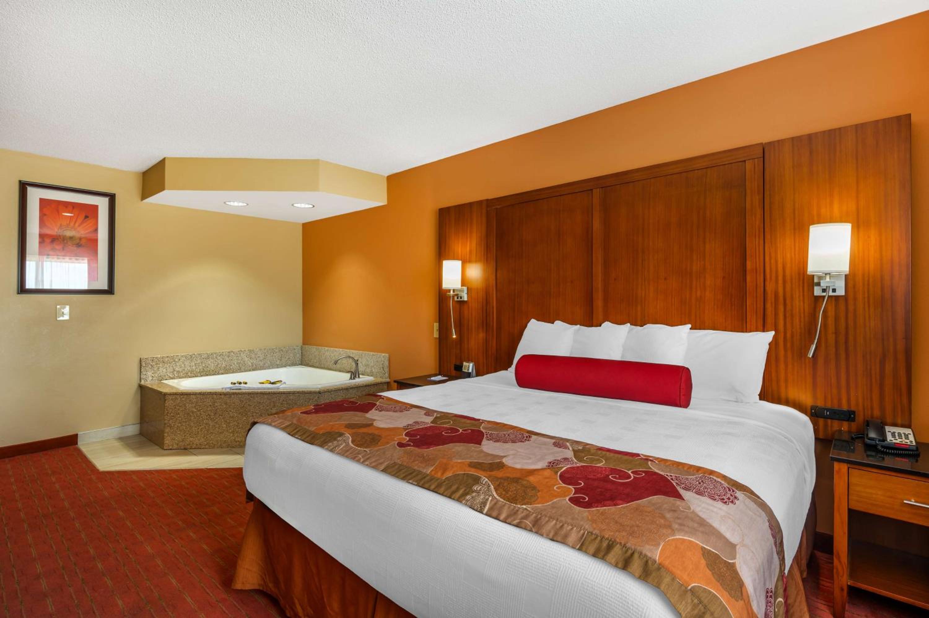 King Suite - Non-Smoking photo 3